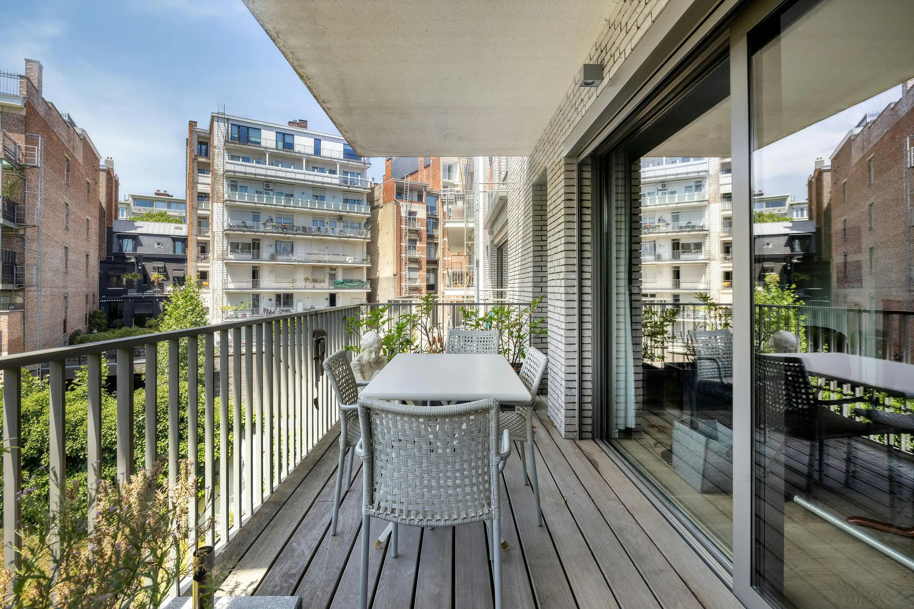 Recent appartement met twee slaapkamers en terras te koop in Antwerpen foto 9
