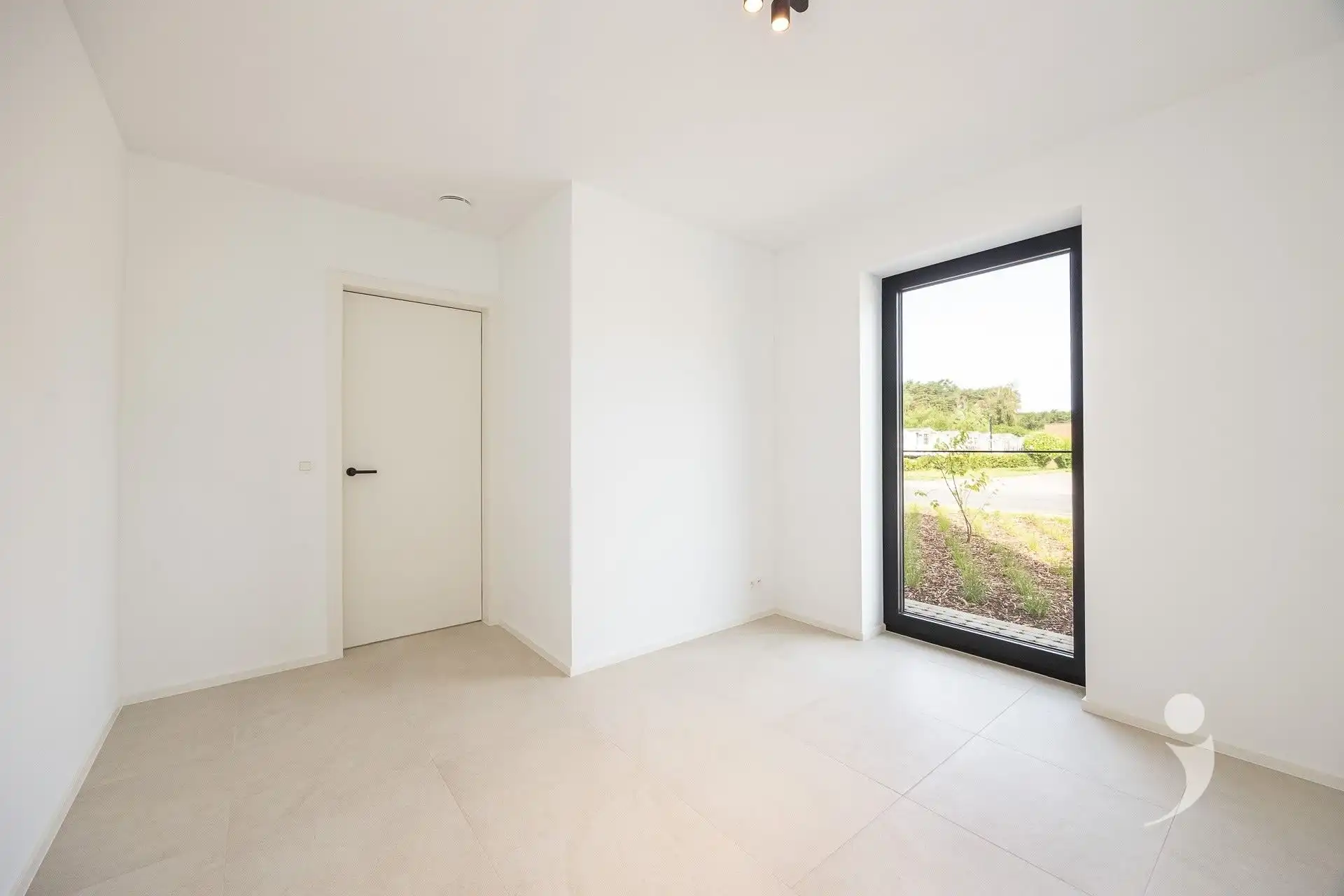 Ruime nieuwbouwwoning met prachtige tuin! foto 4