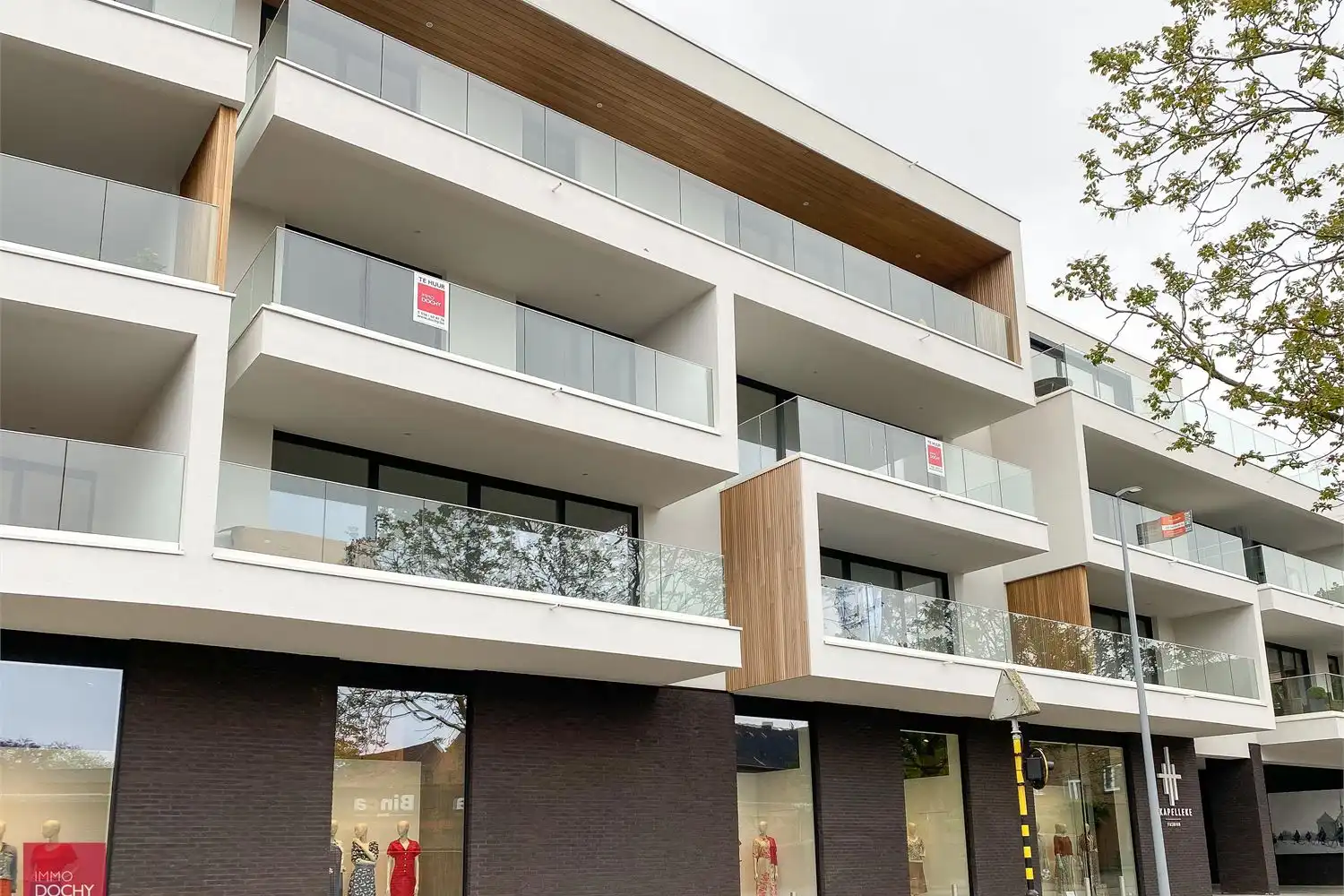 Recent GESCHILDERD  appartement in centrum Deerlijk | St Amandusstraat foto {{pictureIndex}}