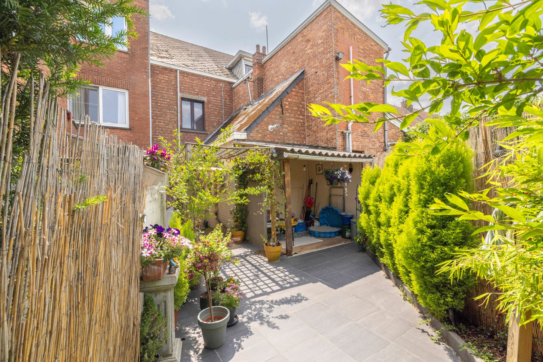 Woning met 3 slpk + bureau, kelder/zolder, tuin en servitude foto 17