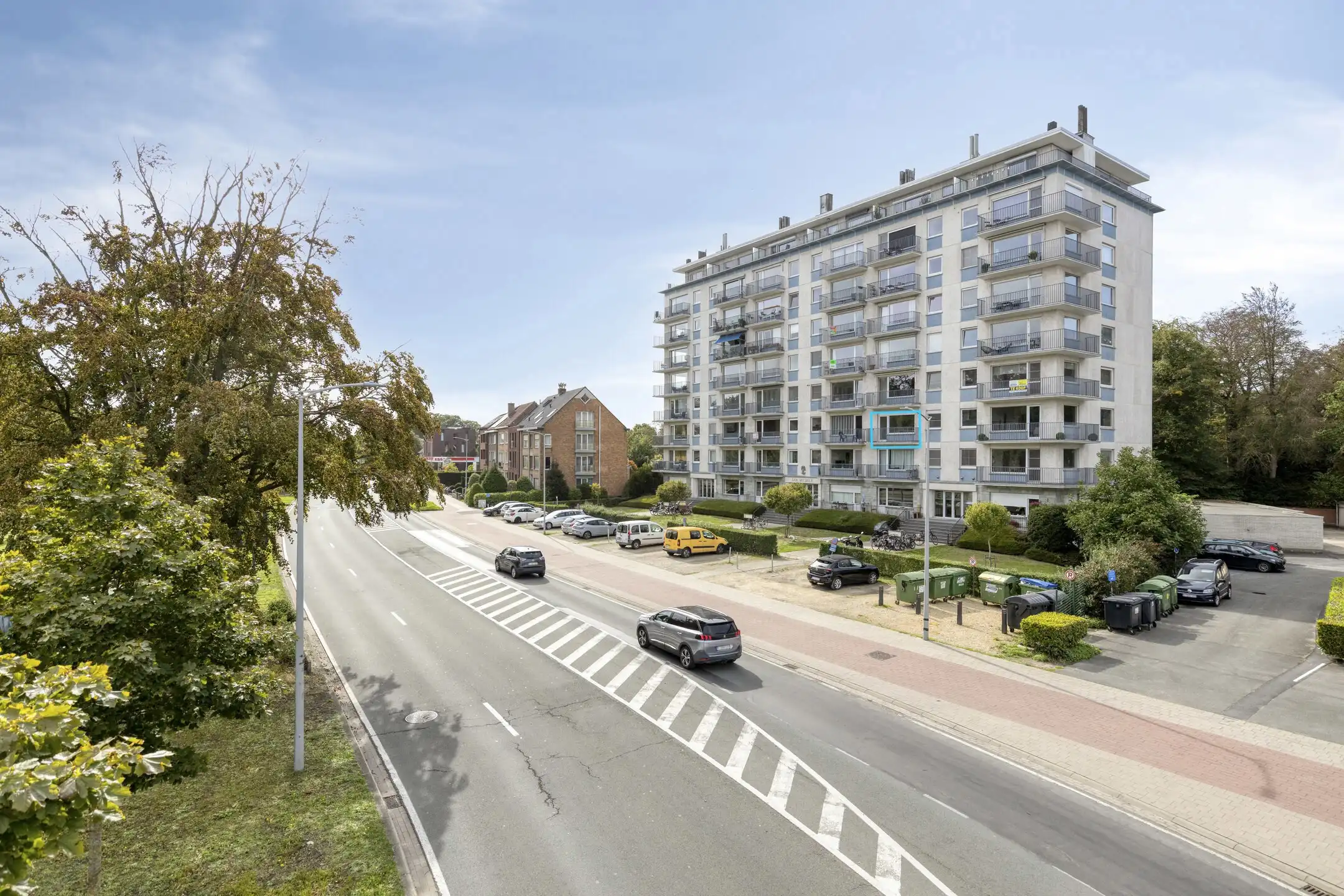 Instapklaar appartement met 2 slaapkamers in Sint-Michiels foto {{pictureIndex}}