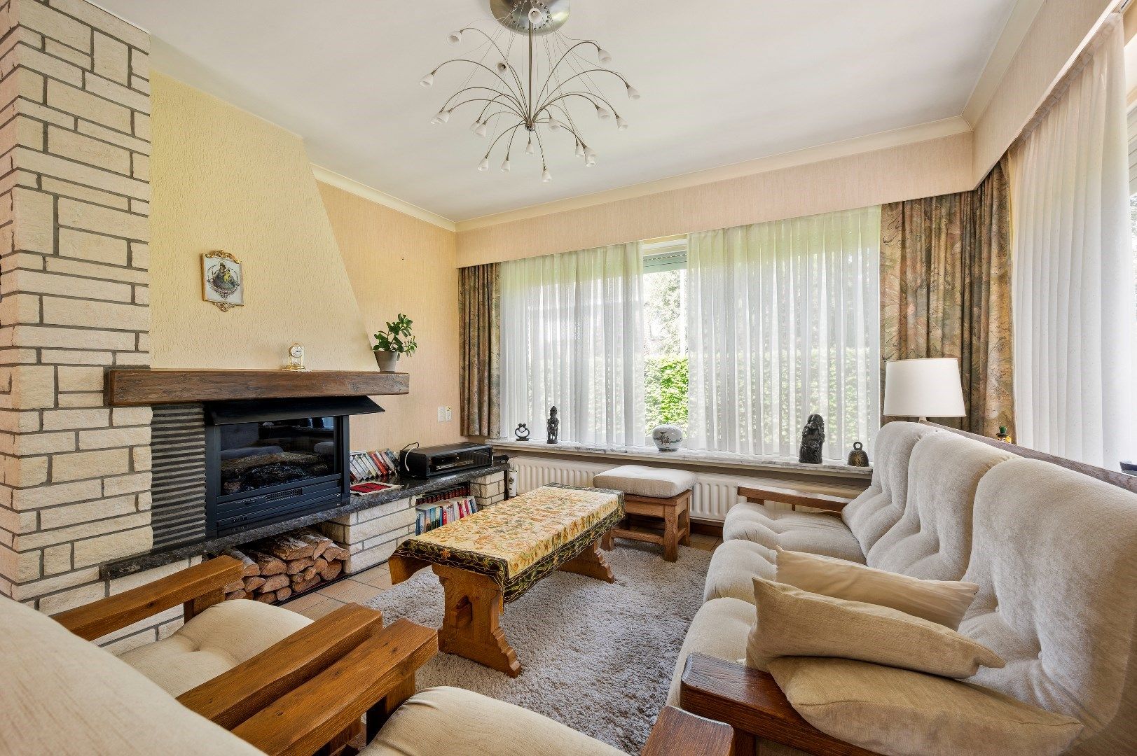 Villa met 3 ruime slaapkamers, garage en tuin in het centrum. foto 3