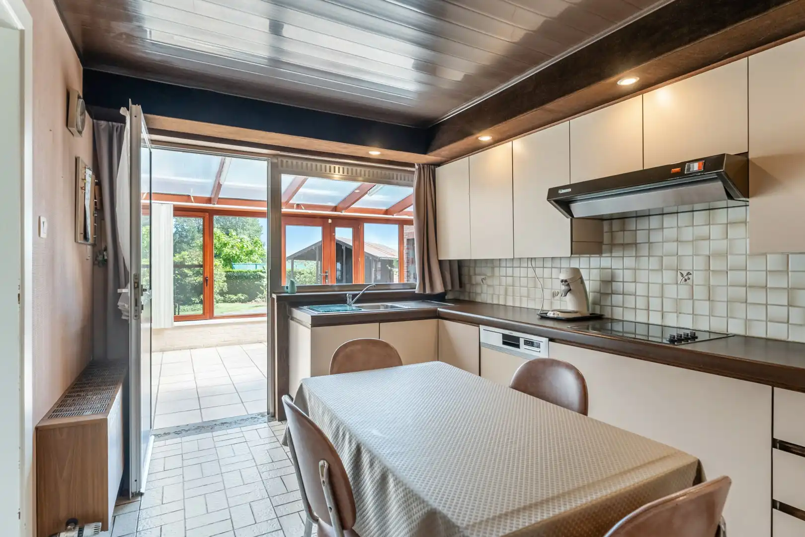 Charmante gezinswoning met prachtige tuin op een perceel van ca. 3.348 m² foto 9
