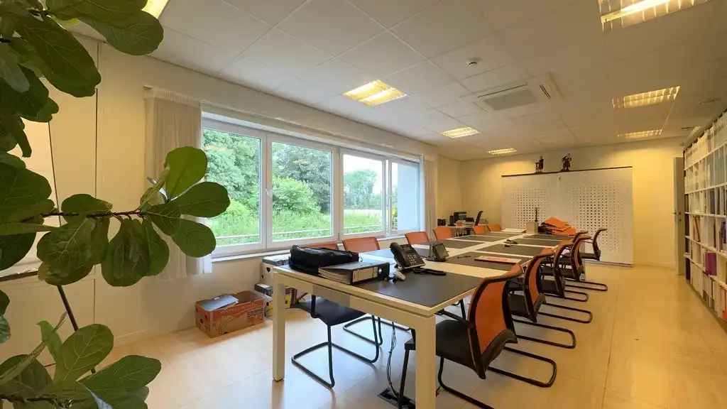Gelijkvloers kantoor te huur op zichtlocatie langs N9 in Melle foto 6
