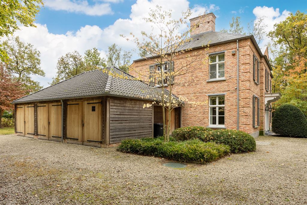 Prachtige manoirvilla met tijdloze allure en een elegante architectuur in Hof ter Linden foto 26