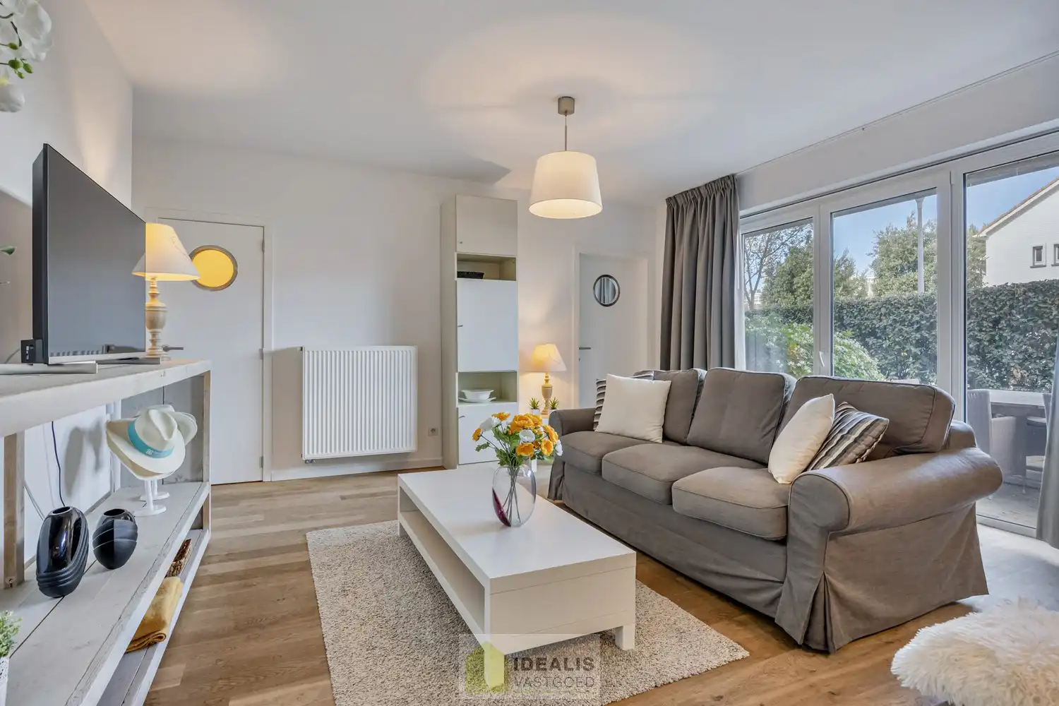 IDEALIS VASTGOED - HEERLIJK GELIJKVLOERS VAKANTIE-APPARTEMENT TE ZEEBRUGGE-BAD OP WANDELAFSTAND VAN HET STRAND EN DE DUINEN! EEN FIJNE PLEK BESTAANDE UIT EEN LICHTRIJKE LEEFRUIMTE MET OPEN KEUKEN EN BERGING, 1 RUIME SLAAPKAMER, 1 INPANDIGE KINDERKAMER, EEN EXTRA RUIM TERRAS EN EEN GOED TOEGANKELIJKE ONDERGRONDSE PARKEERPLAATS (AUTOLIFT) EN KELDERBERGING! foto 11