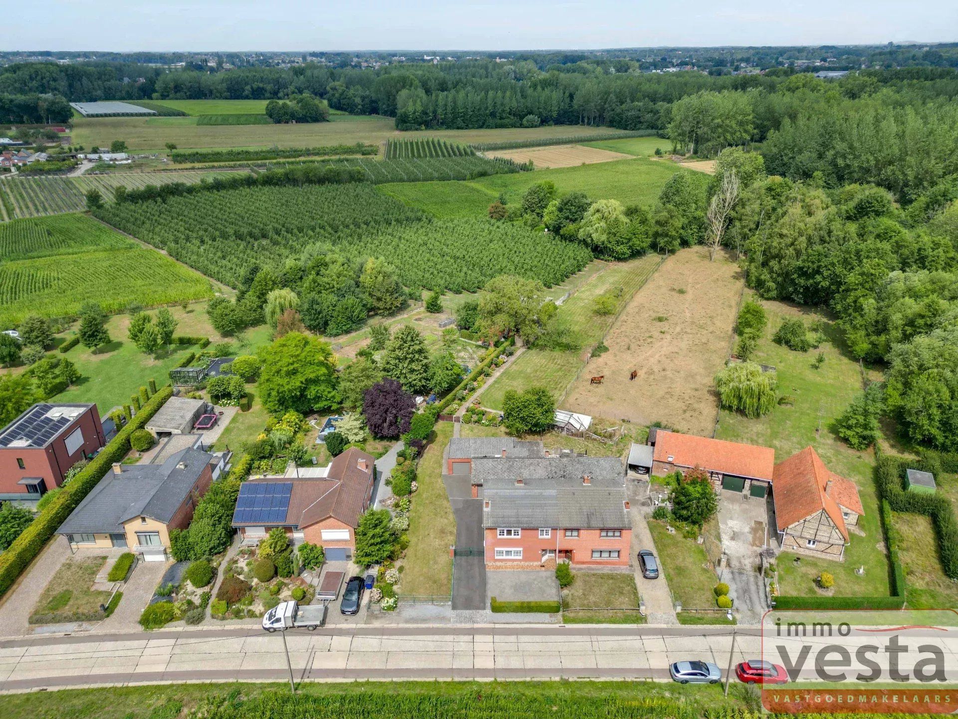 Ruime, landelijk gelegen woning op goede locatie foto 3