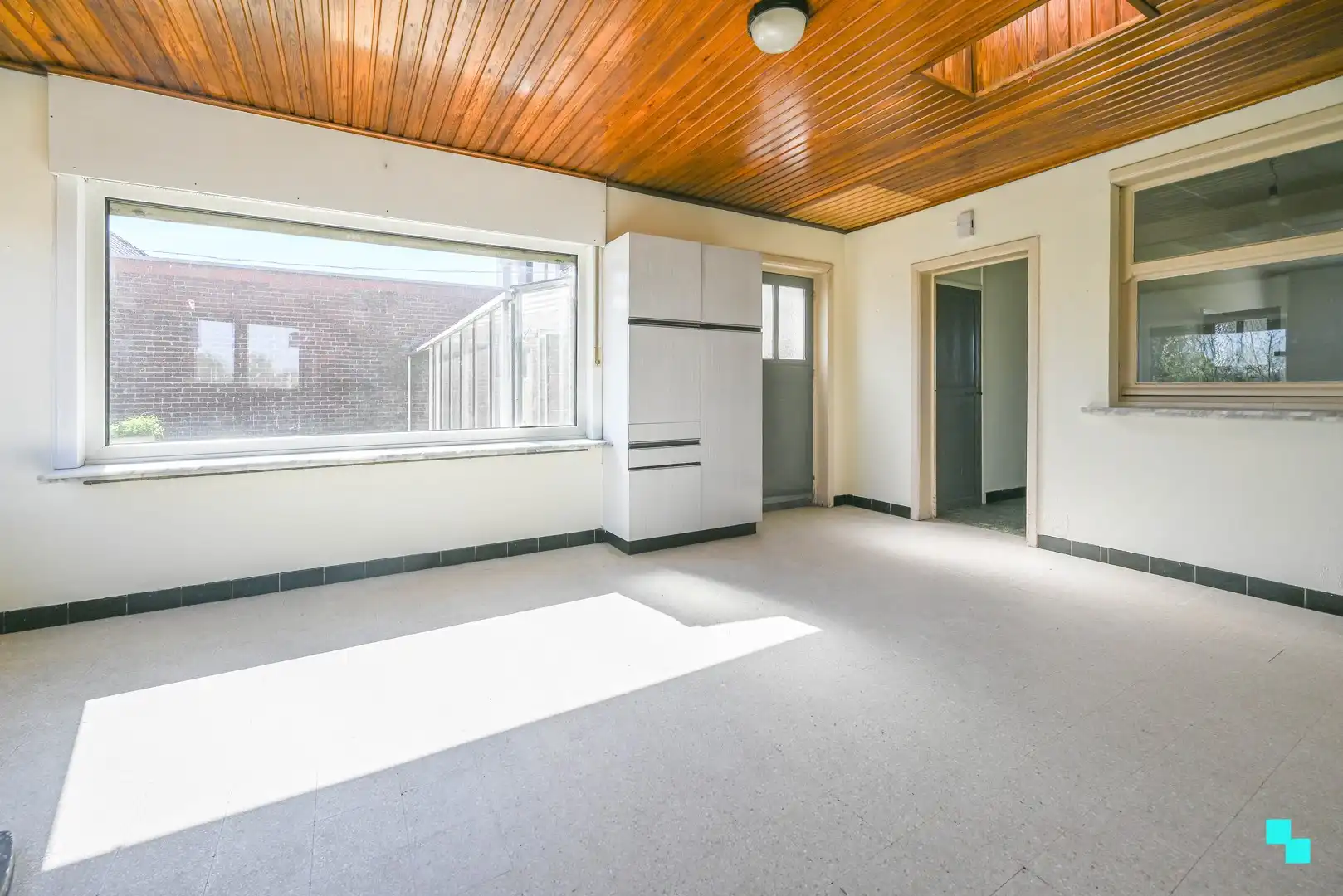 Landelijk gelegen, te renoveren woning op 1.767m² perceel foto 9
