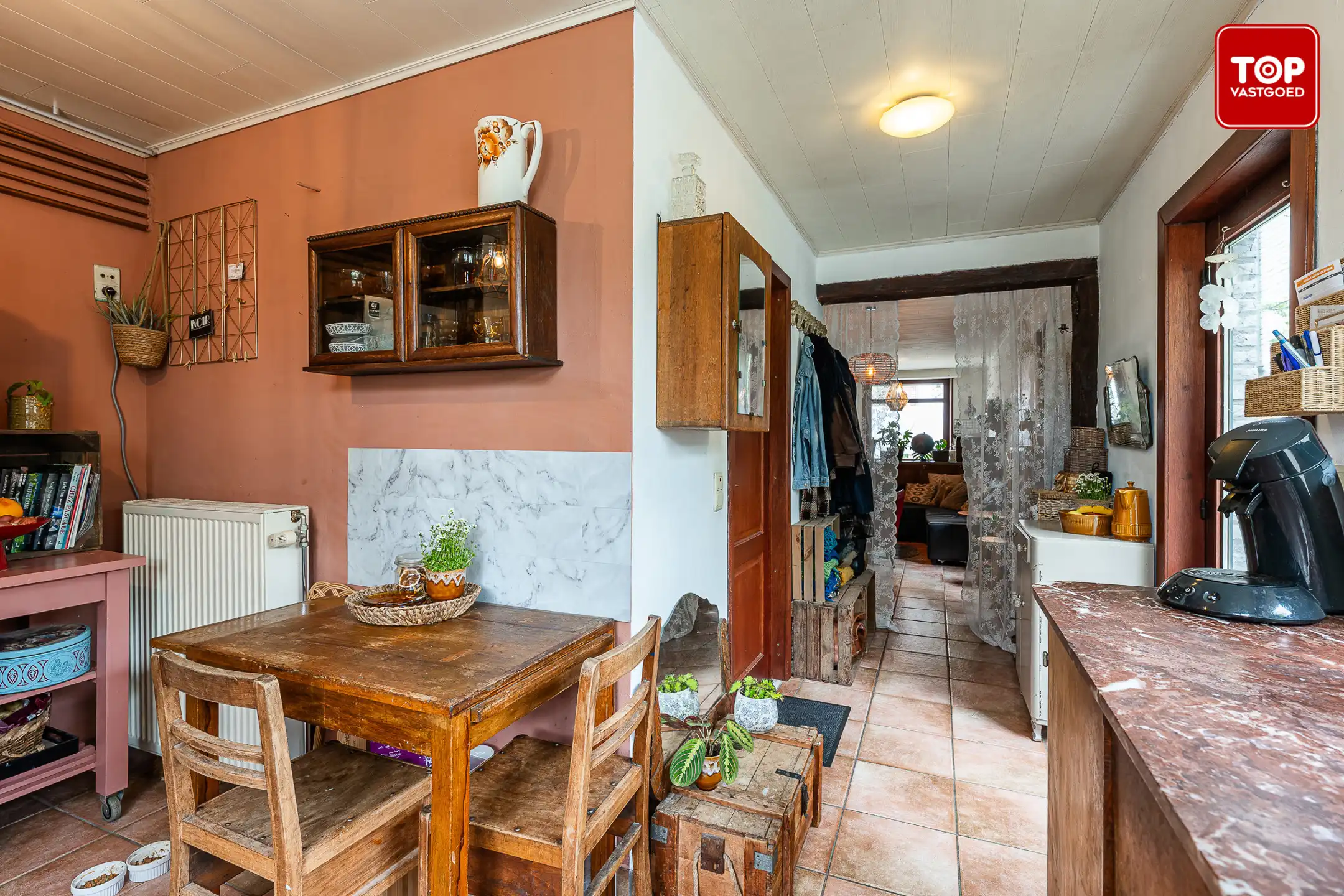 Op te frissen halfopen bebouwing met leuke tuin. foto 11