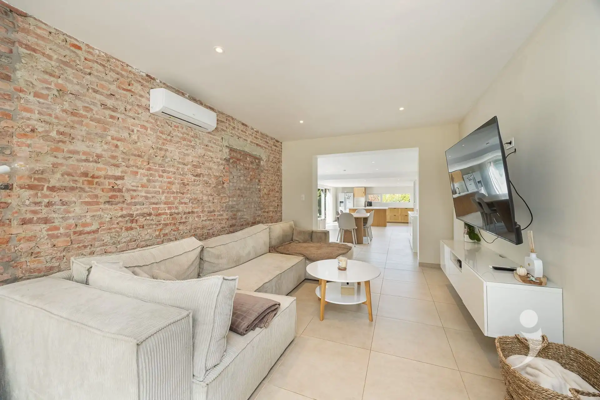 Karaktervolle gerenoveerde woning in Gelrode foto 2