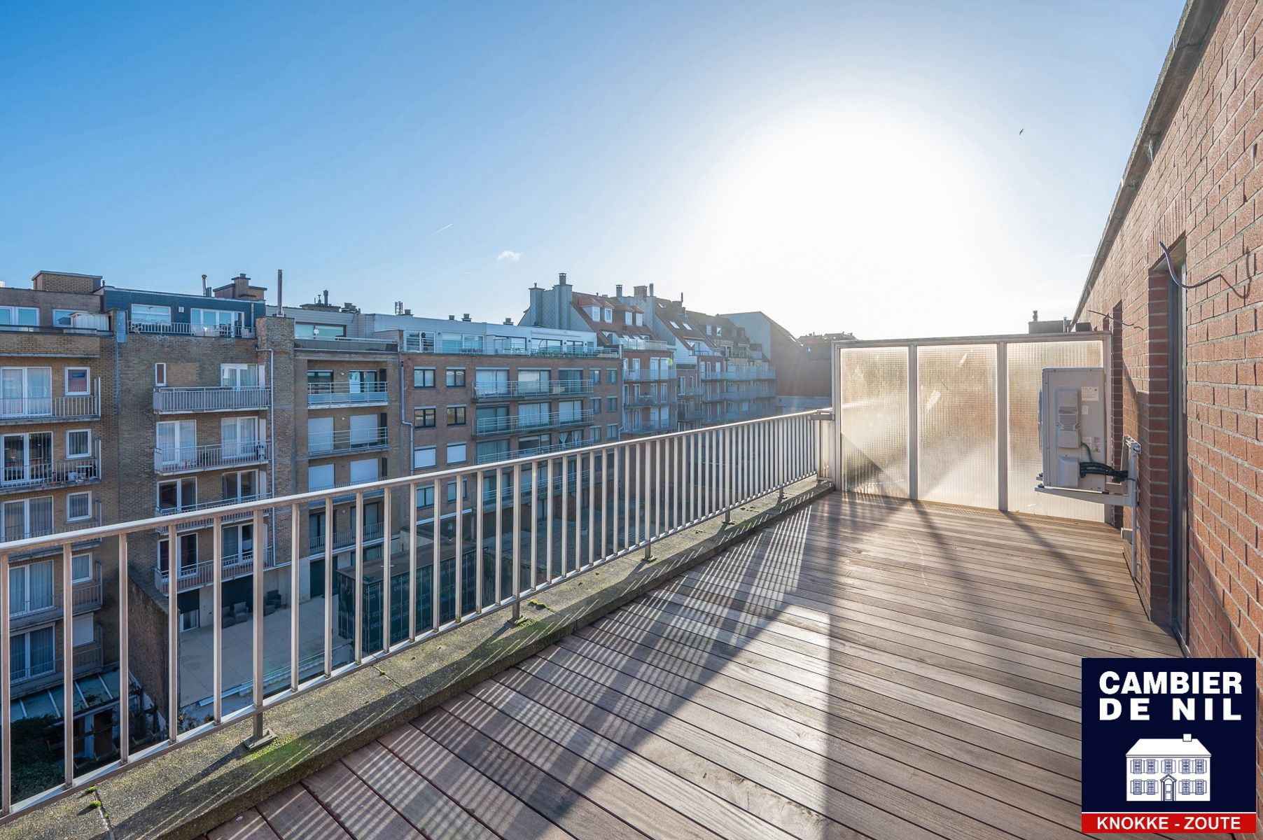 Gerenoveerde penthouse op enkele stappen van het strand foto 13