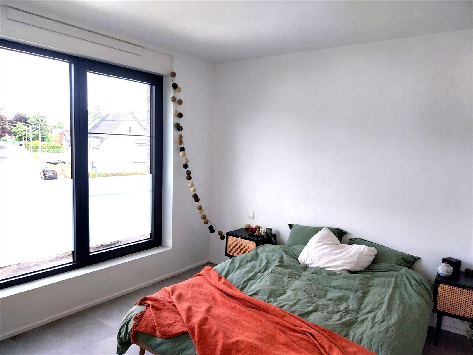 TE HUUR: Appartement met 1 slaapkamer en ruim terras te Stal! foto 8