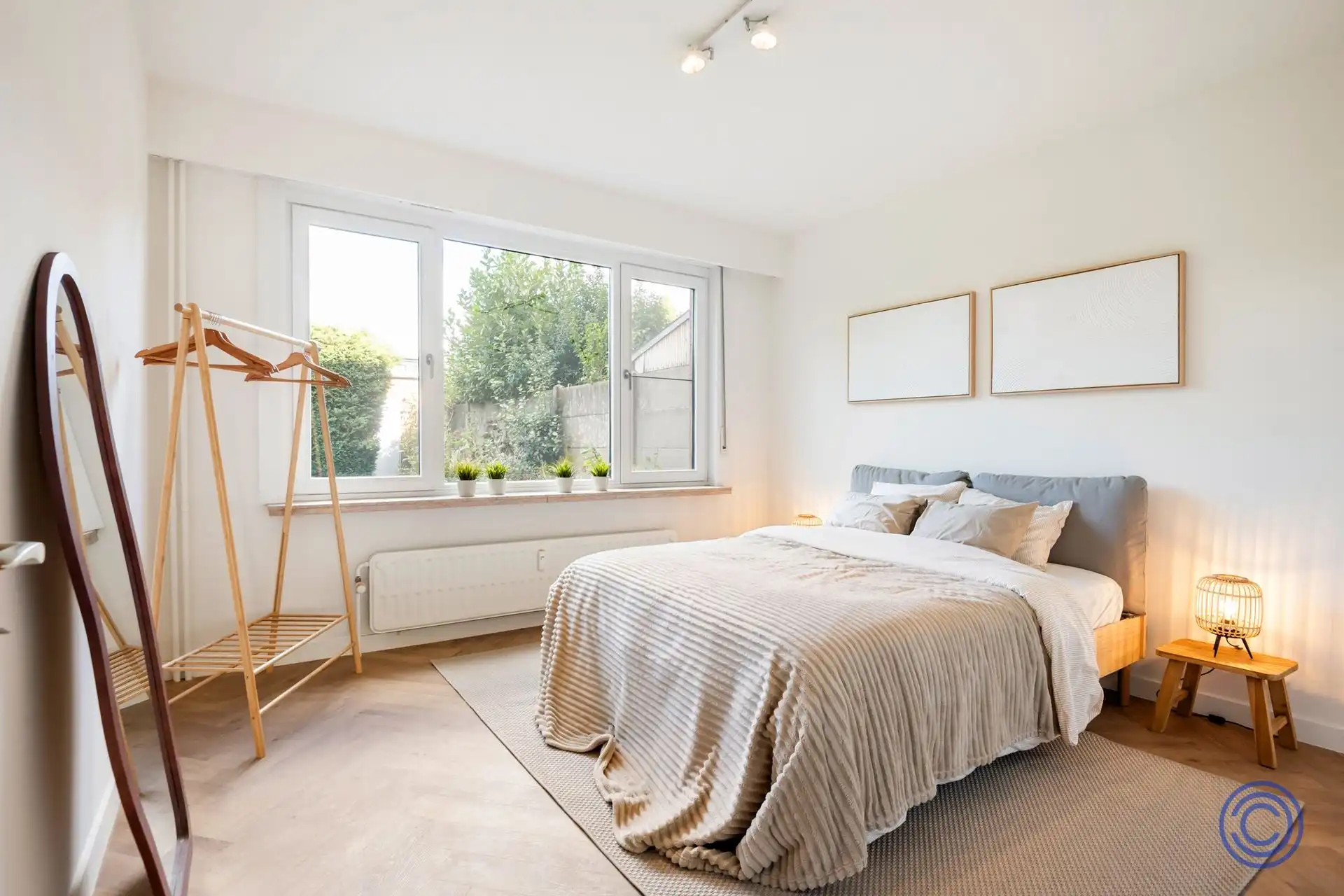 Volledig gerenoveerd 2-slpk appartement met gezellige tuin! foto 6
