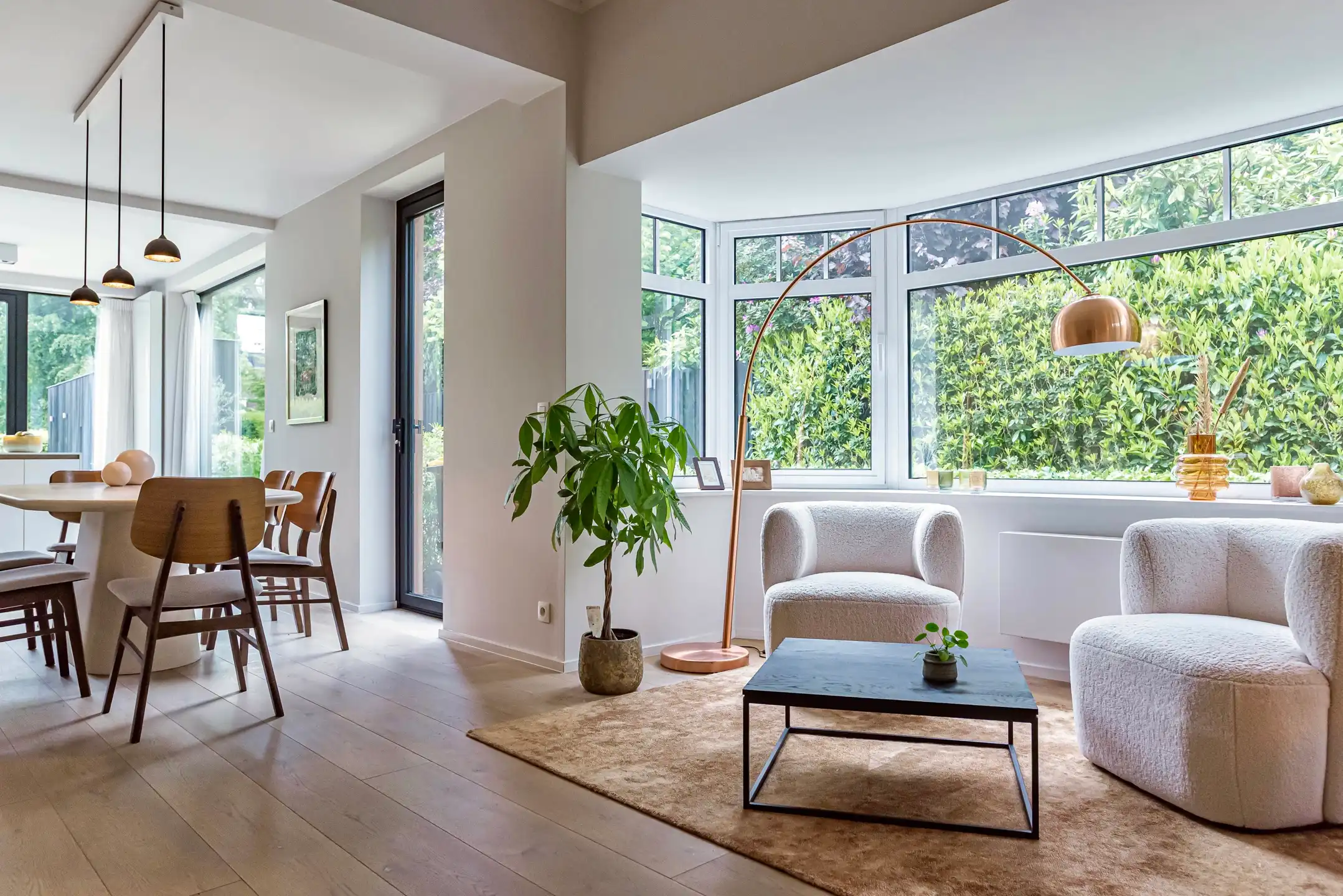 Prachtig gerenoveerde halfopen woning op een mooi perceel foto 8