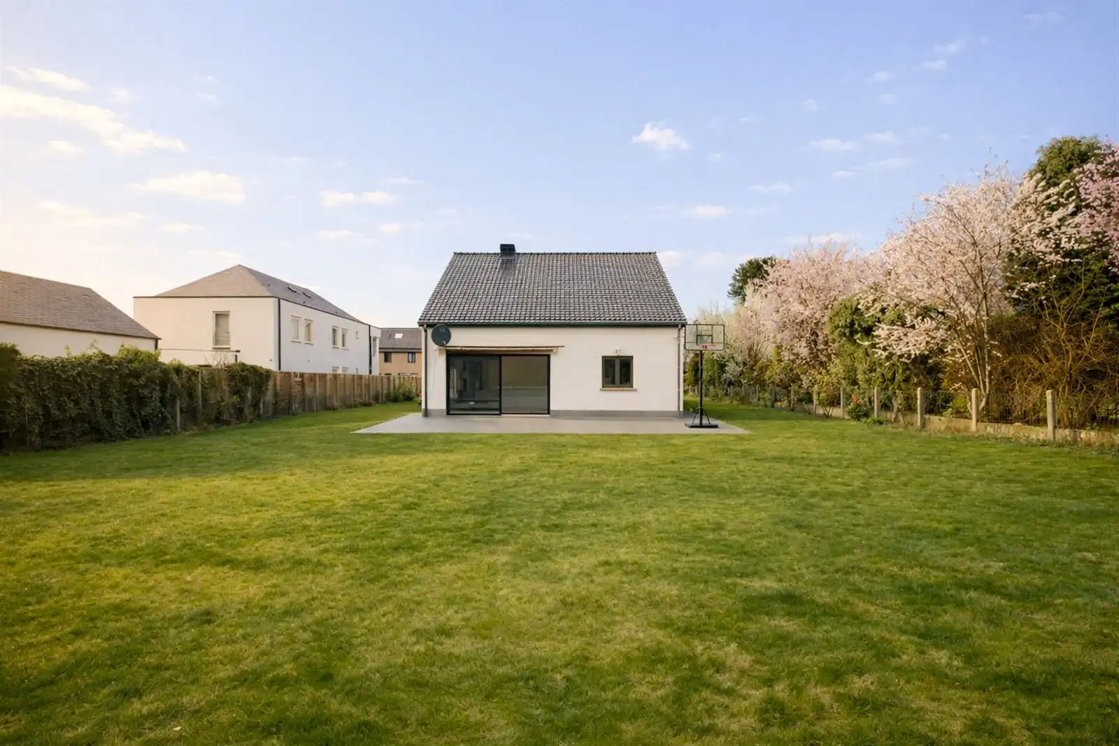 Luxueus afgewerkte villa met 5 slaapkamers in Leerne! foto {{pictureIndex}}