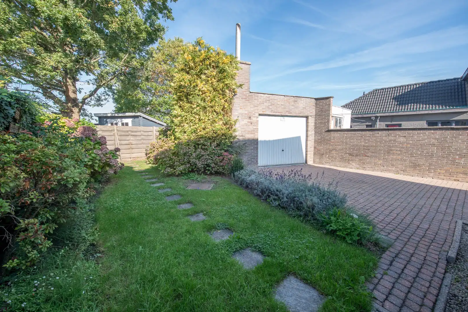 Praktische woning met 3 slaapkamers, garage, veranda en leuke tuin in centrum Wontergem foto 12