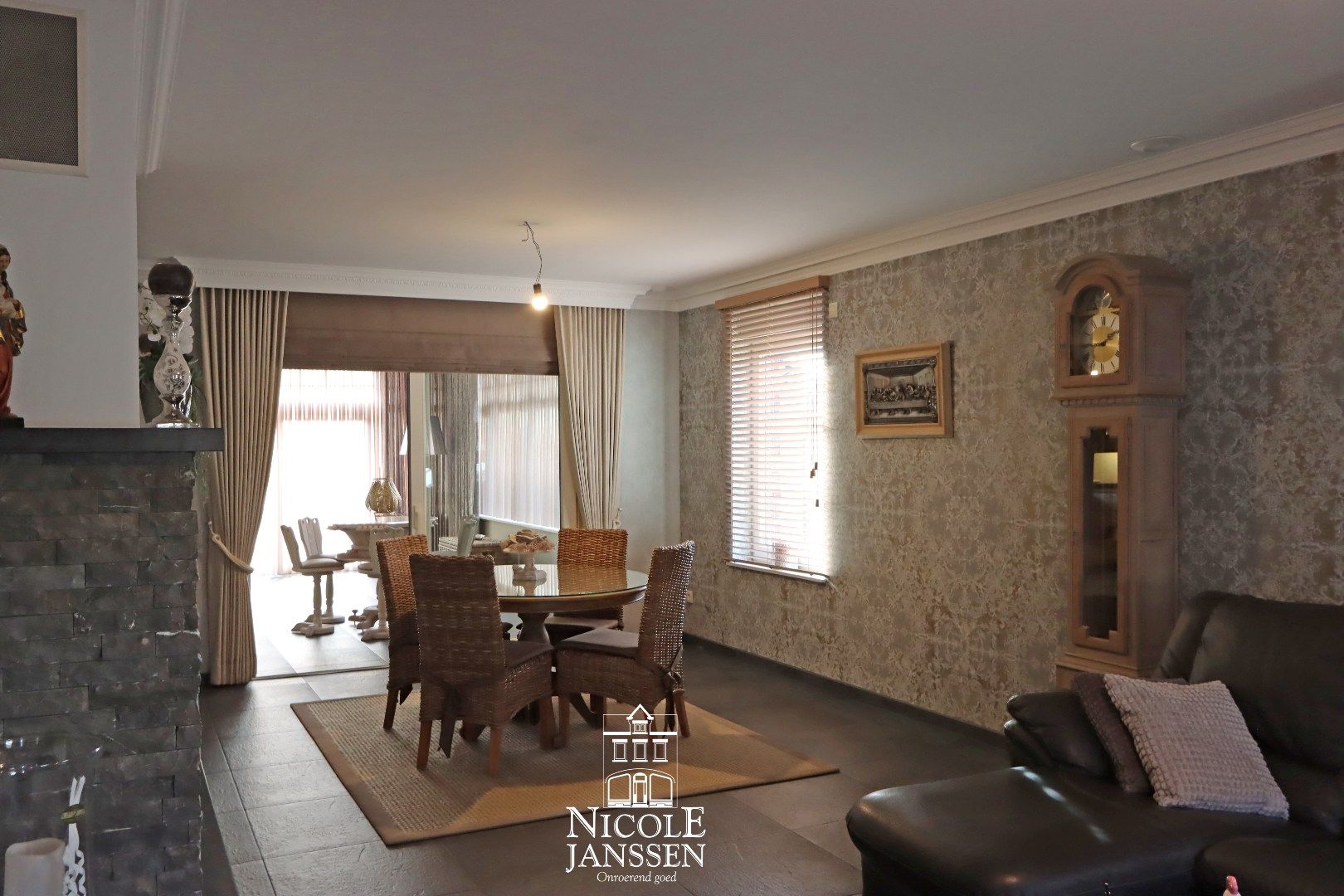 Ruime halfvrijstaande woning  foto 4