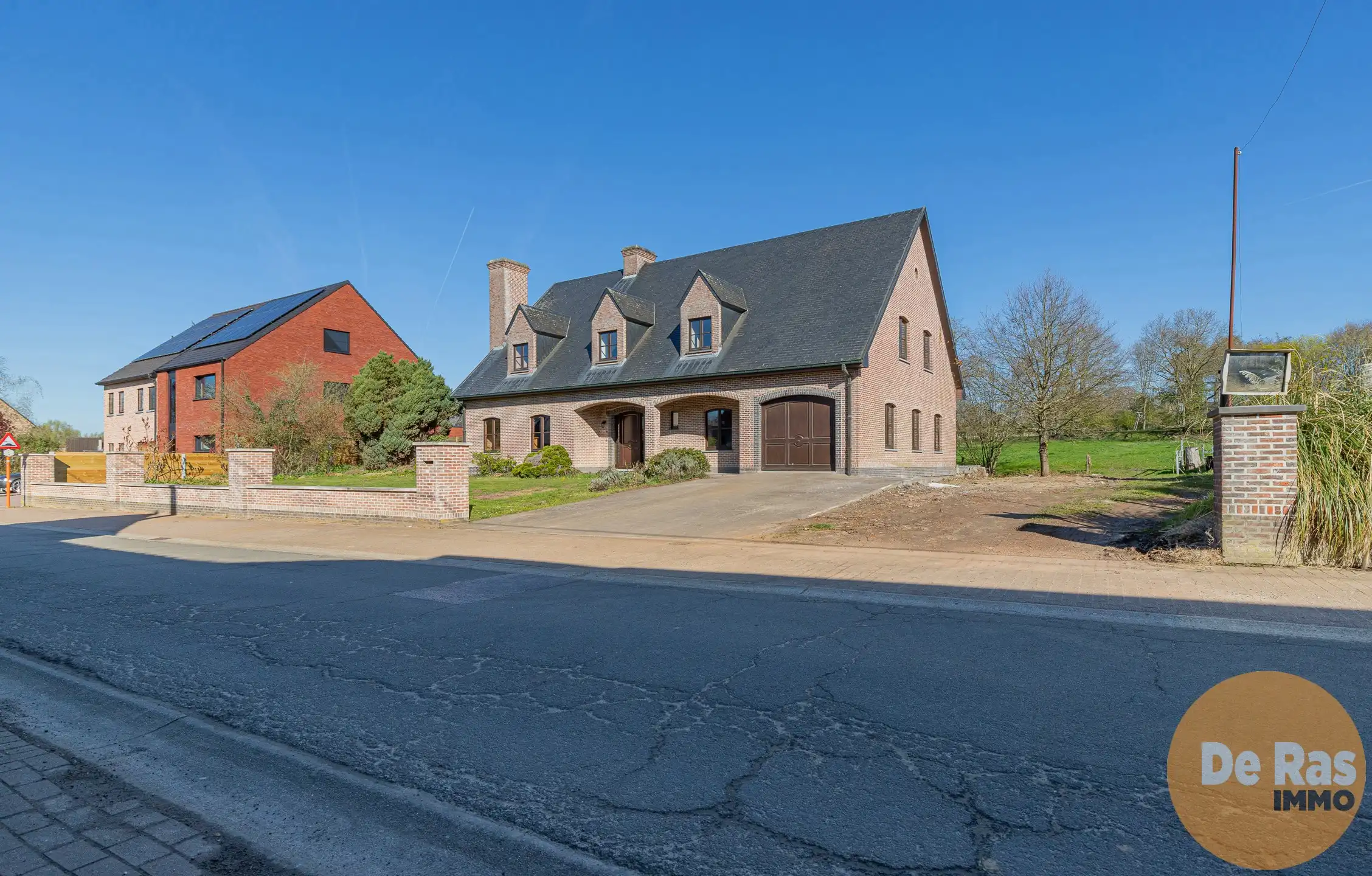 Hoofdfoto van de publicatie: ERPE-MERE - Ruime villa met potentieel in rustige straat