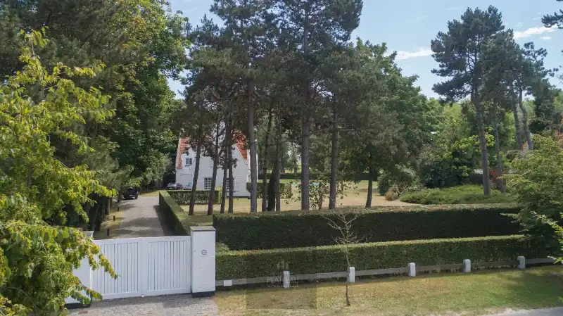 Uitzonderlijke villa op 3299m² gelegen op toplocatie te Nieuwpoort-Bad. foto 4
