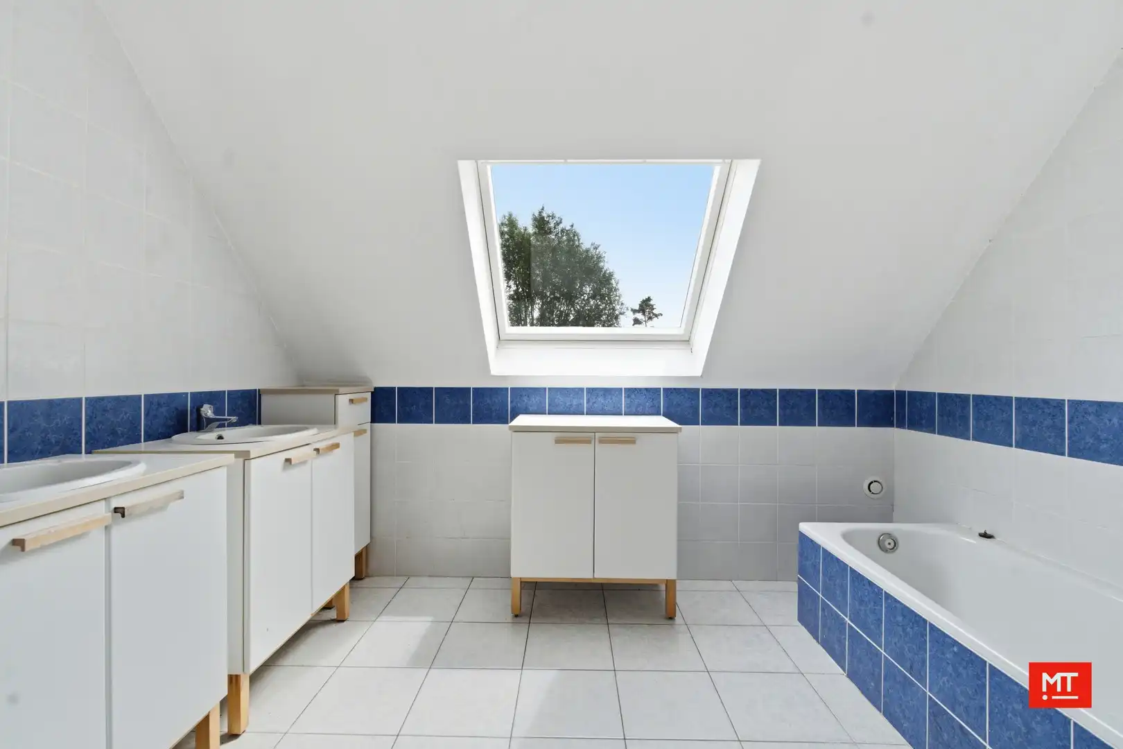 Op te frissen halfopen woning met 3 slaapkamers, tuin en garage in de Patine foto 17