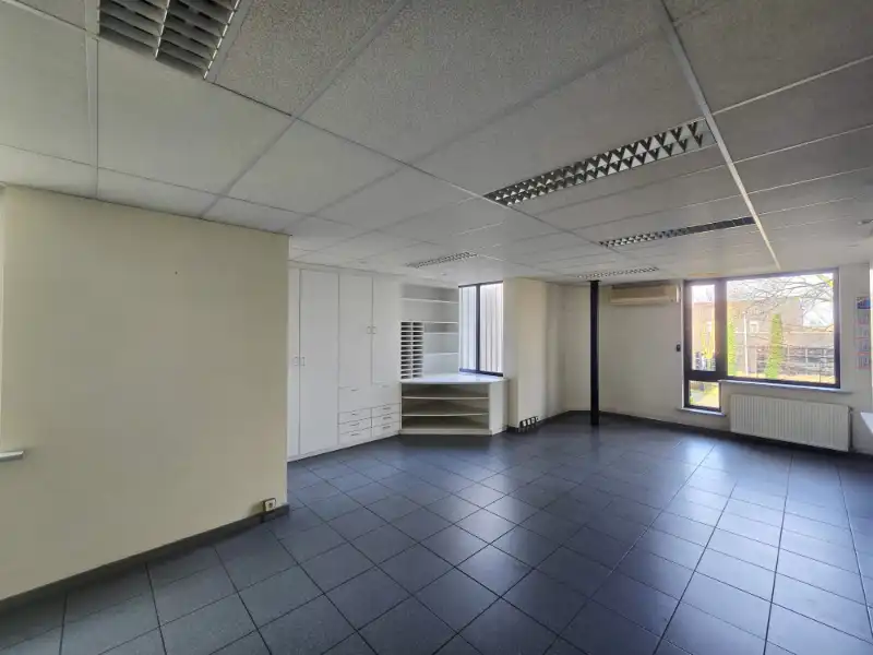 Kantoorgebouw te huur foto 7