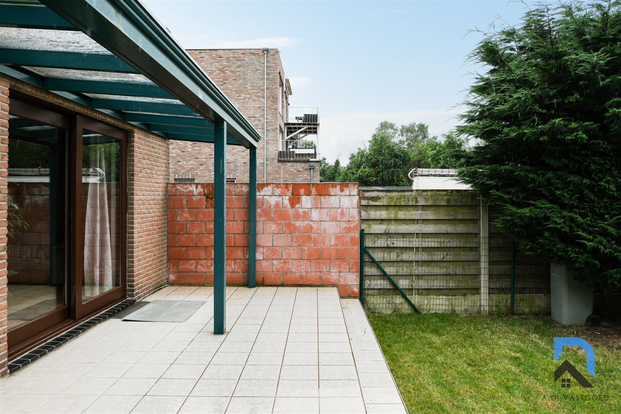 Ruime woning met grote tuin op toplocatie foto 24