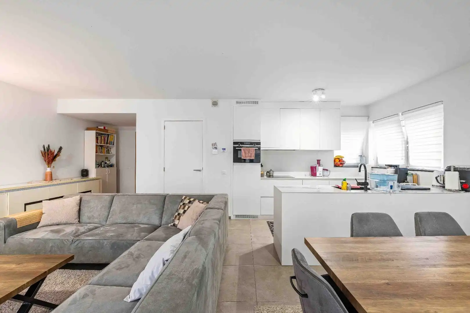 Recent, instapklaar appartement met 2 slaapkamers en ondergrondse staanplaats in Wevelgem foto 5