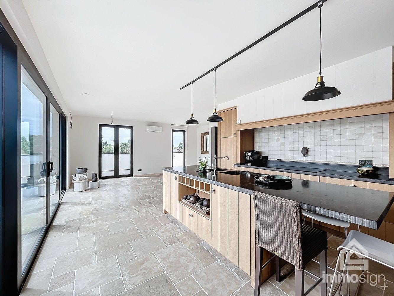 Hoogwaardig afgewerkt penthouse met zeer groot terras te Boekt! foto {{pictureIndex}}