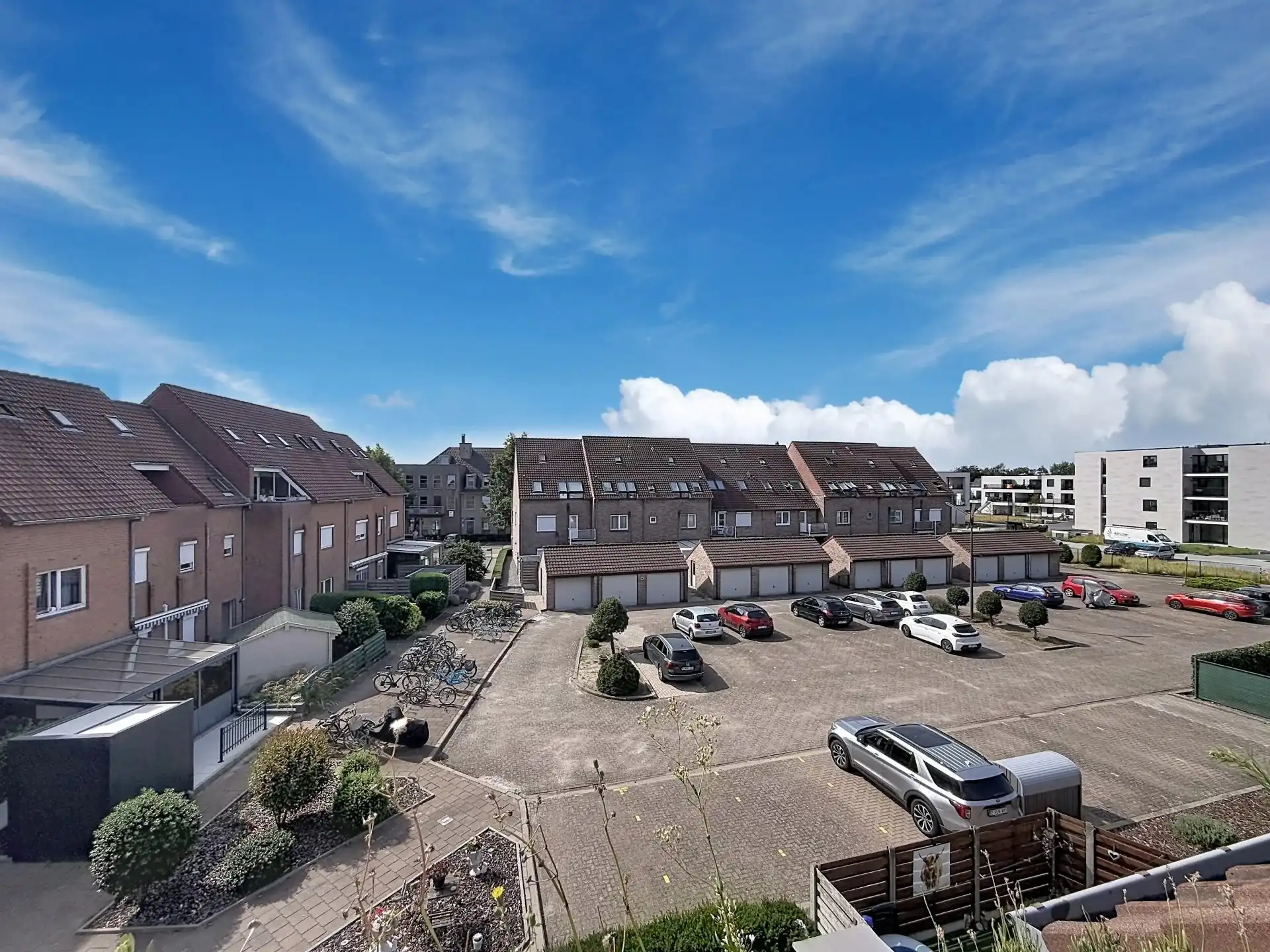 Gezellig en ruim duplex appartement in hartje Lommel met staanplaats. foto 24