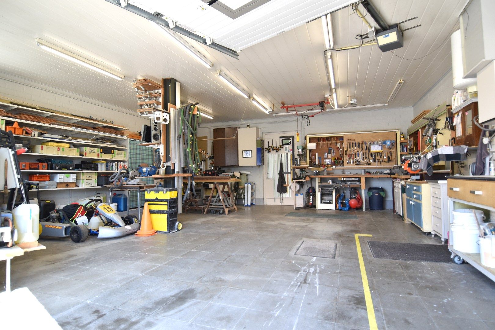 Instapklare villa met 5 slaapkamers én grote handelsruimte te koop in Gullegem foto 24