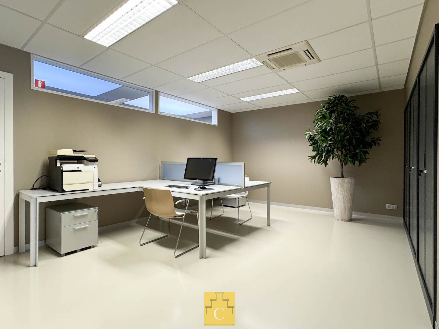 Ruim handelspand met duplexwoonst in het centrum van Loppem foto 5