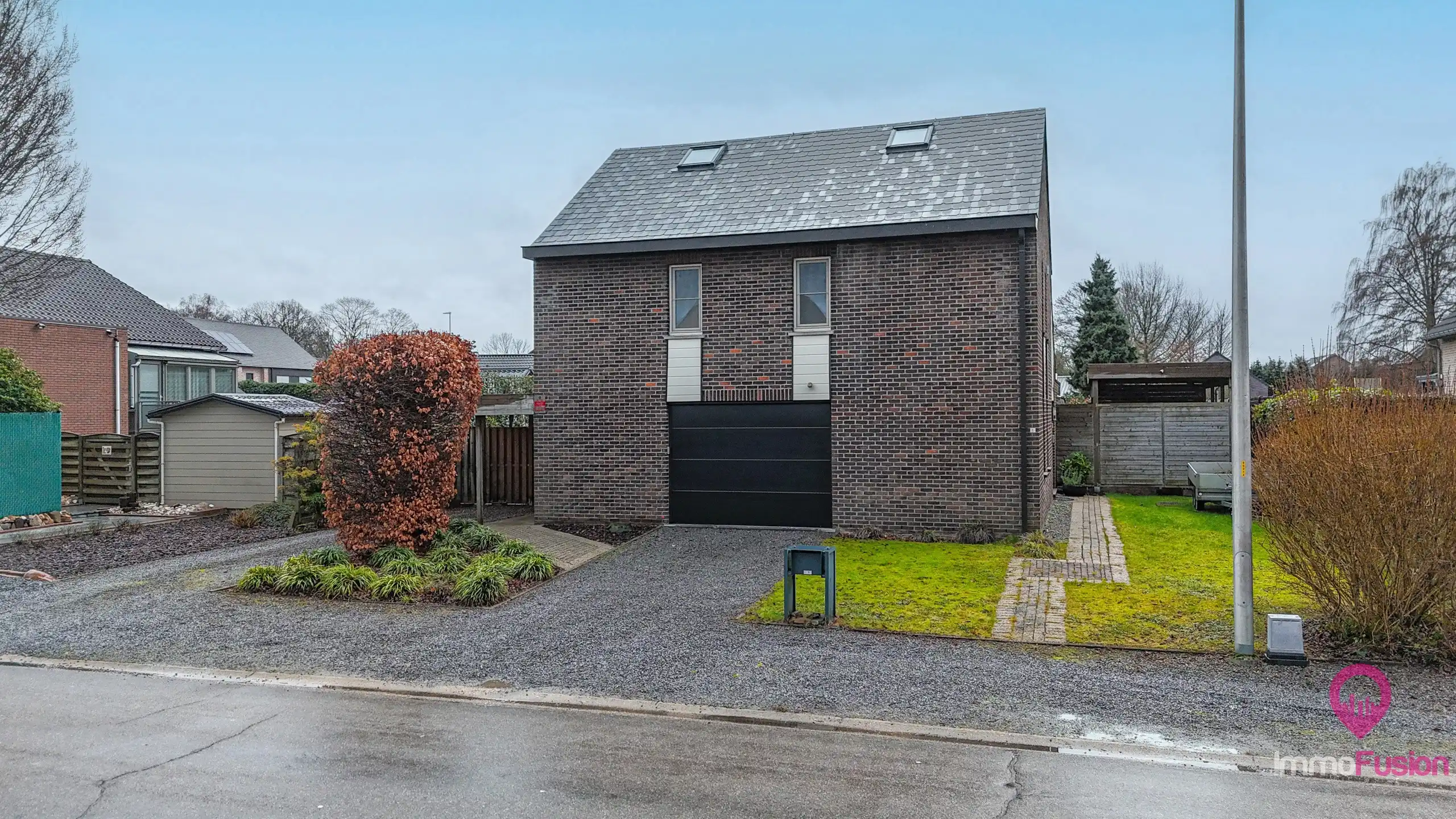 Ruime instapklare open bebouwing met 2 badkamers op 9a grond foto 49