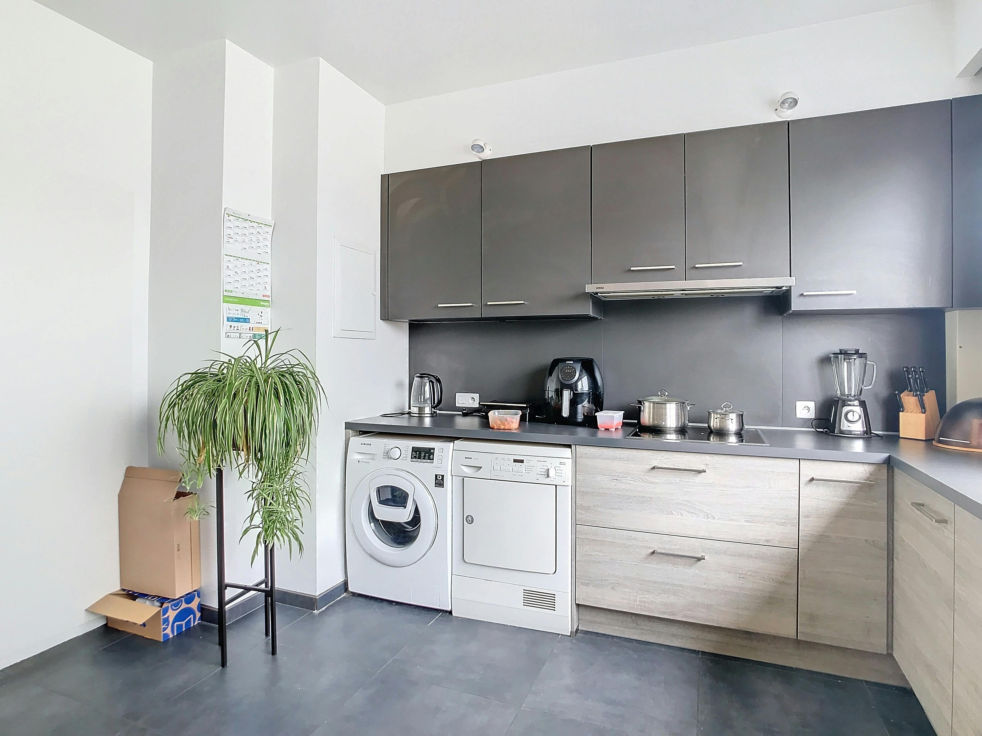 Centraal gelegen ruim appartement met garage te Beveren  foto 8