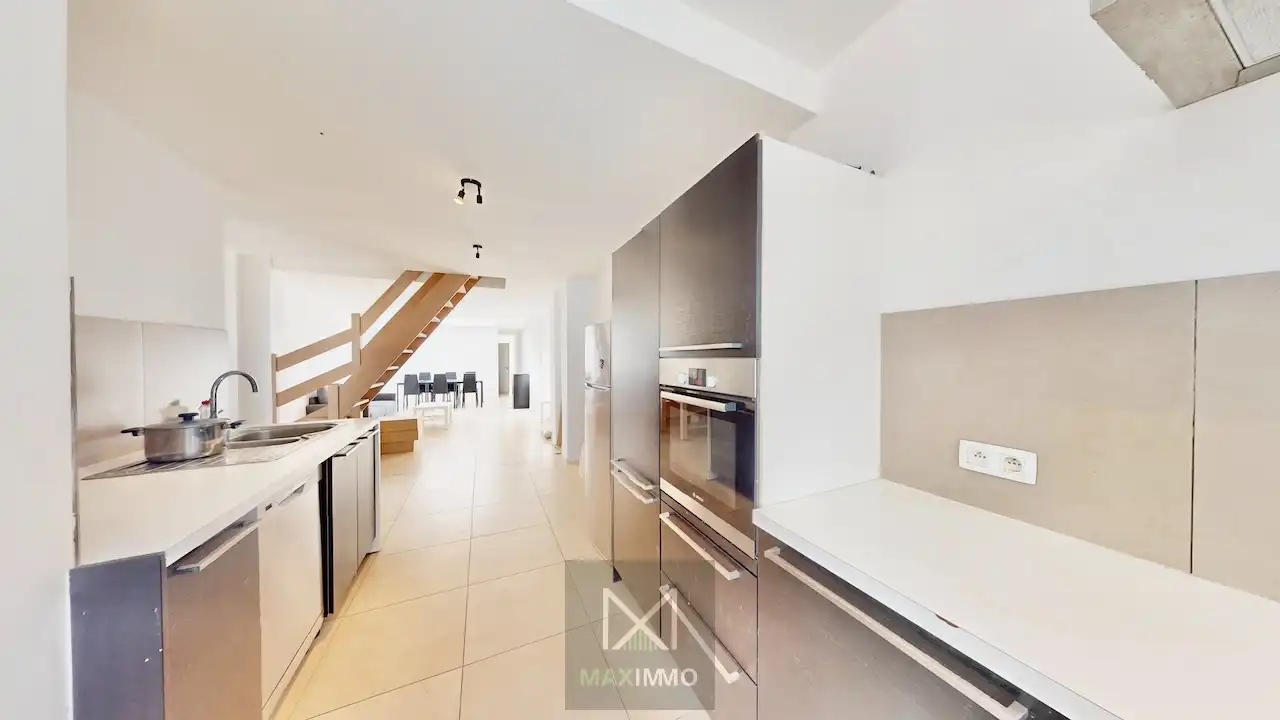 🏡 Volledig gerenoveerde halfopen woning met 4 slaapkamers & zonnige tuin – Harelbeke foto 4