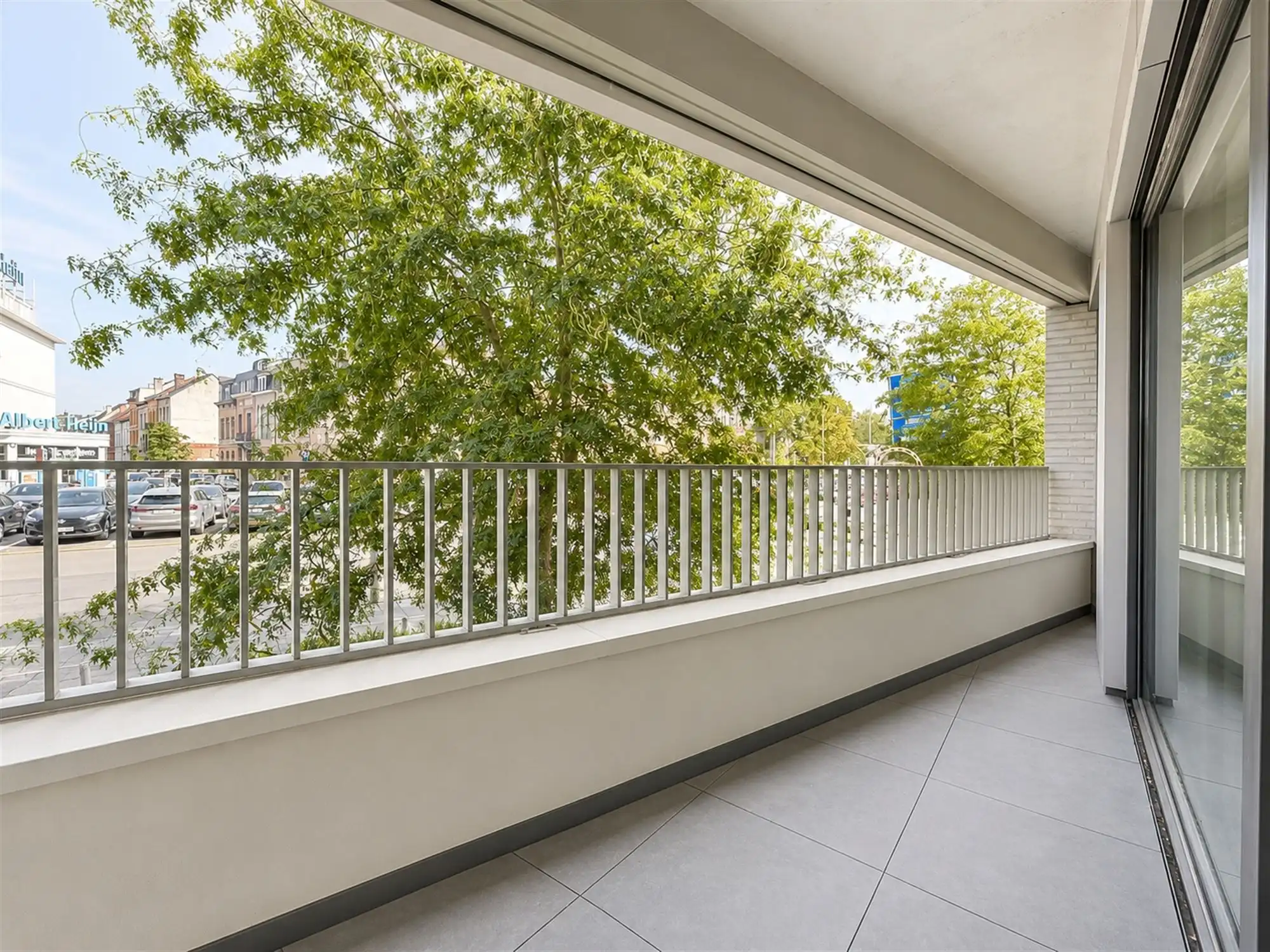 Instapklaar recent appartement met terras en staanplaats in Antwerpen foto 4