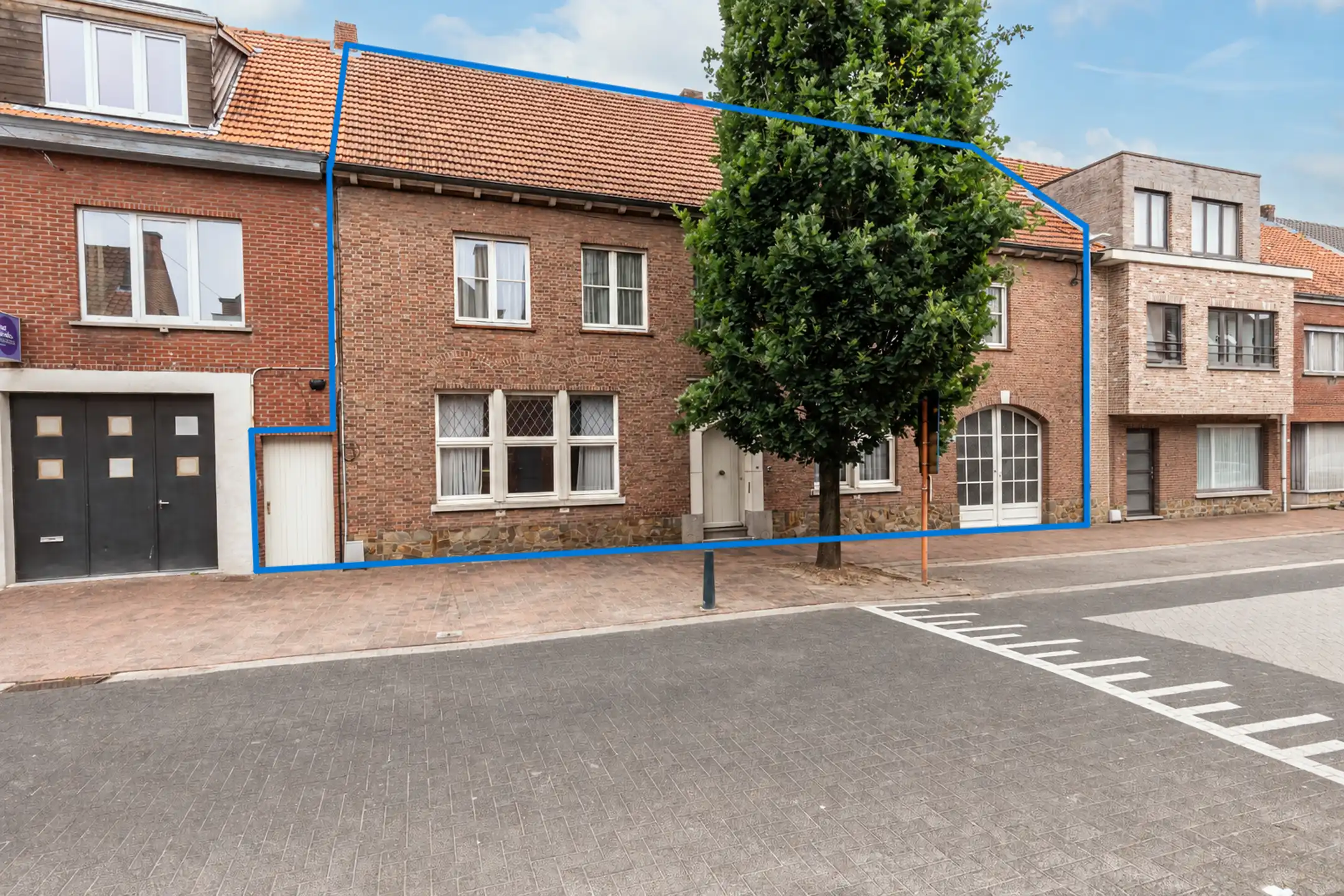 Ruime woning met 6 slpks en garage in centrum Beerse foto 2