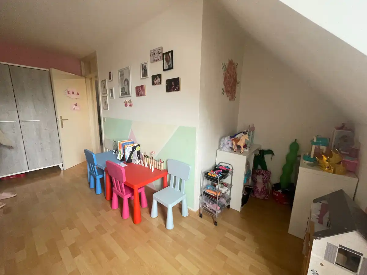 EENGEZINSWONING + garage & tuin foto 22