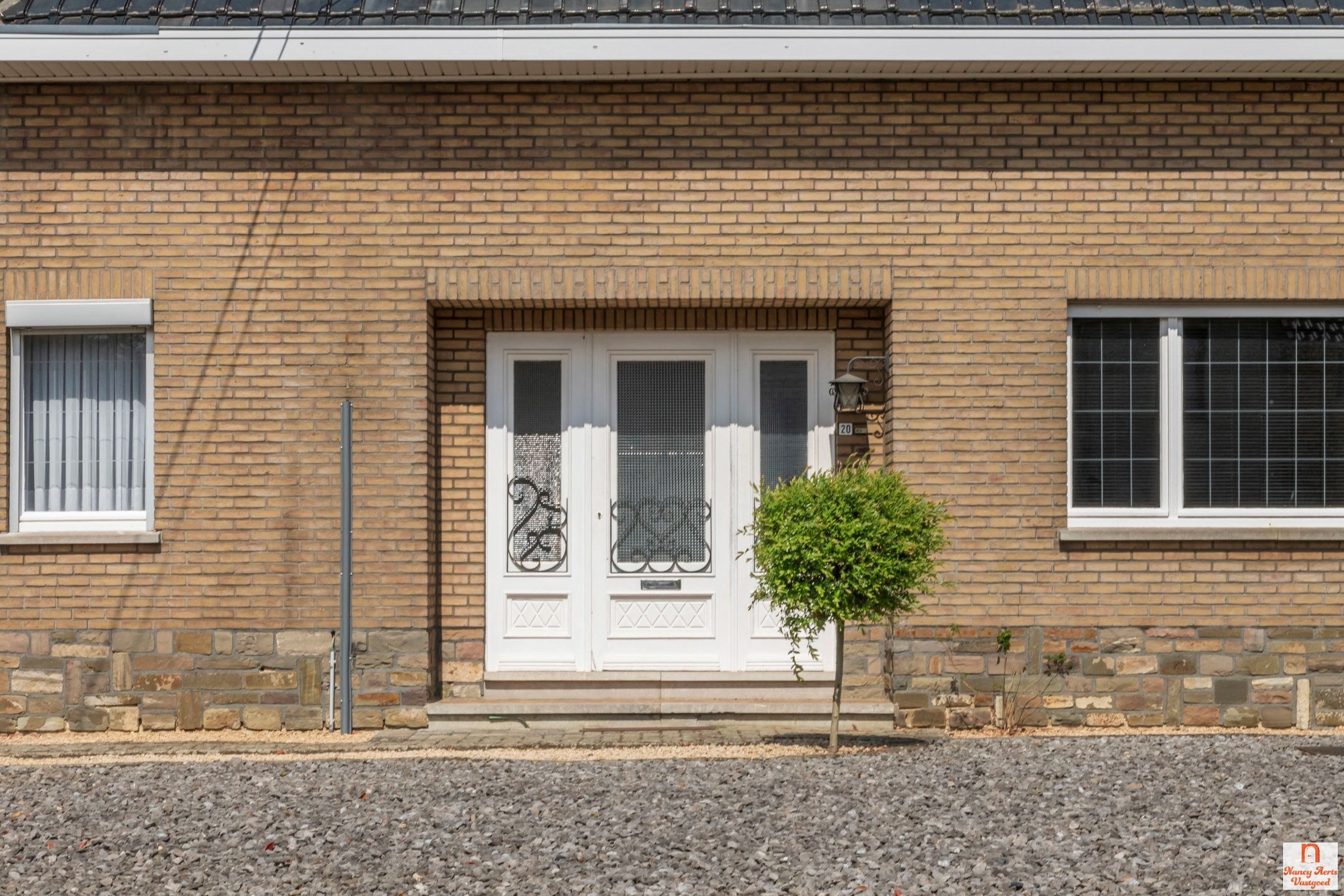 Sfeervolle jaren ’60-woning met grote tuin in rustige straat foto 37