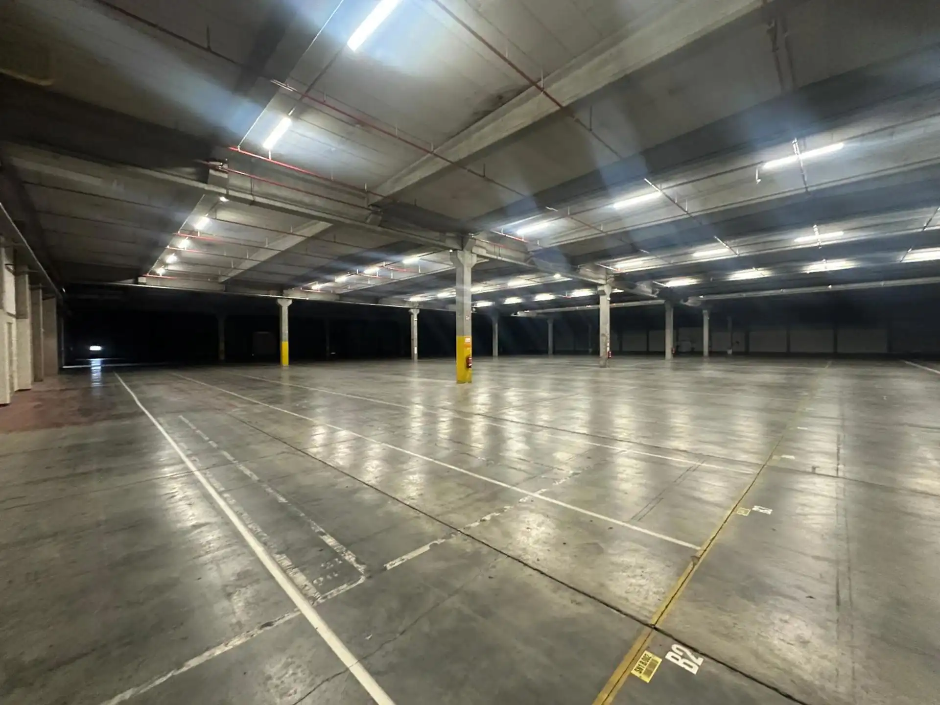 TE HUUR Semi-industriële site op steenworp van E17 S-Niklaas foto 6