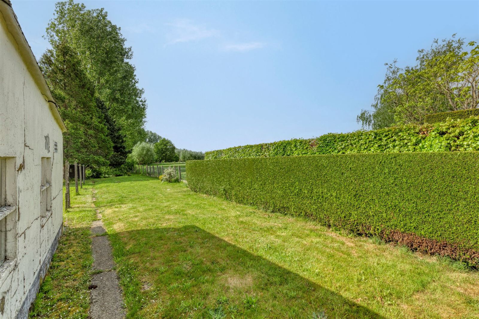 Driegevelwoning gelegen in groene omgeving foto 19