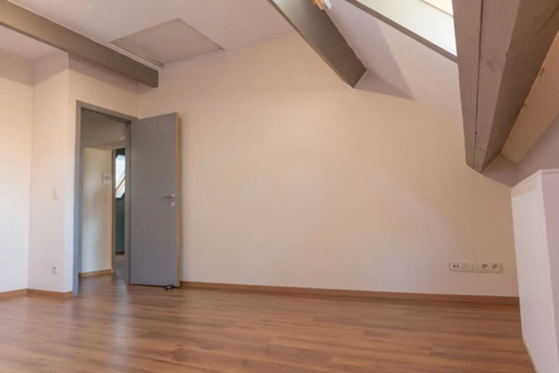 Een volledig gerenoveerde driegevelwoning met garage... foto 16