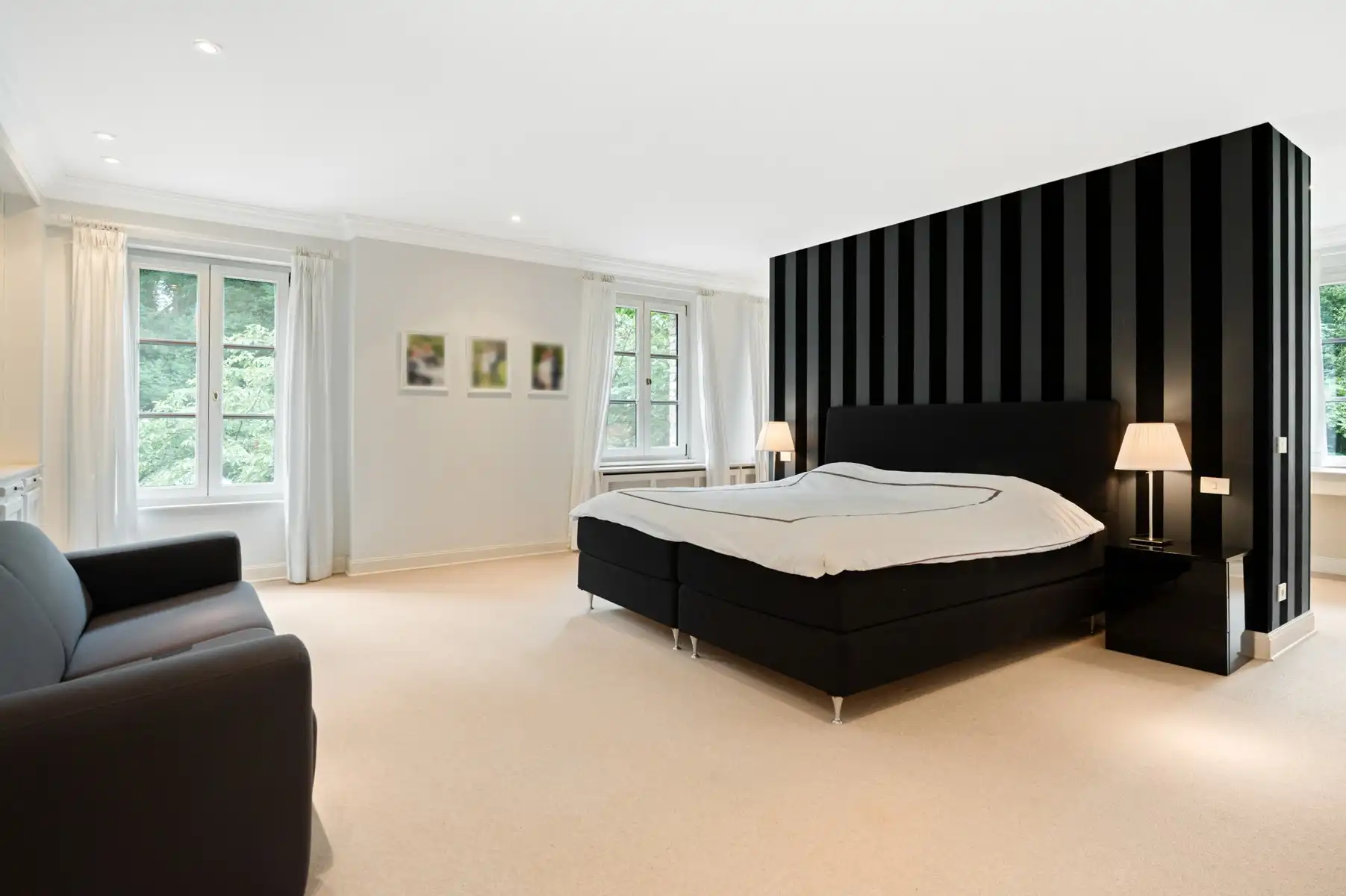 Exclusieve instapklare villa met 15.088m² parktuin foto 19