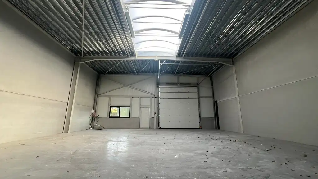 Showroom met opslagruimte te koop in Tielt foto 4