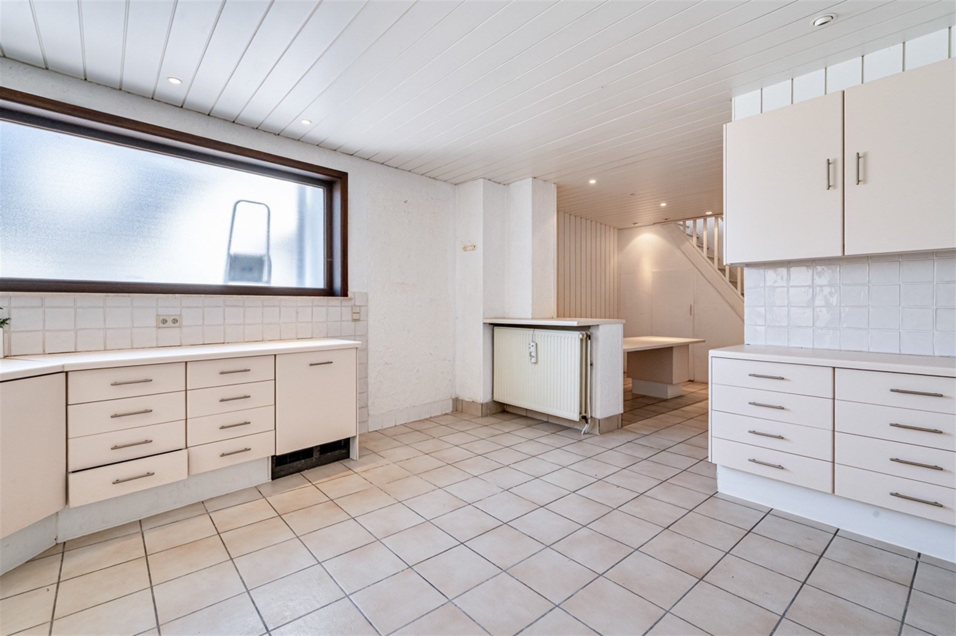 Knusse woning met twee slaapkamers en koer foto 9