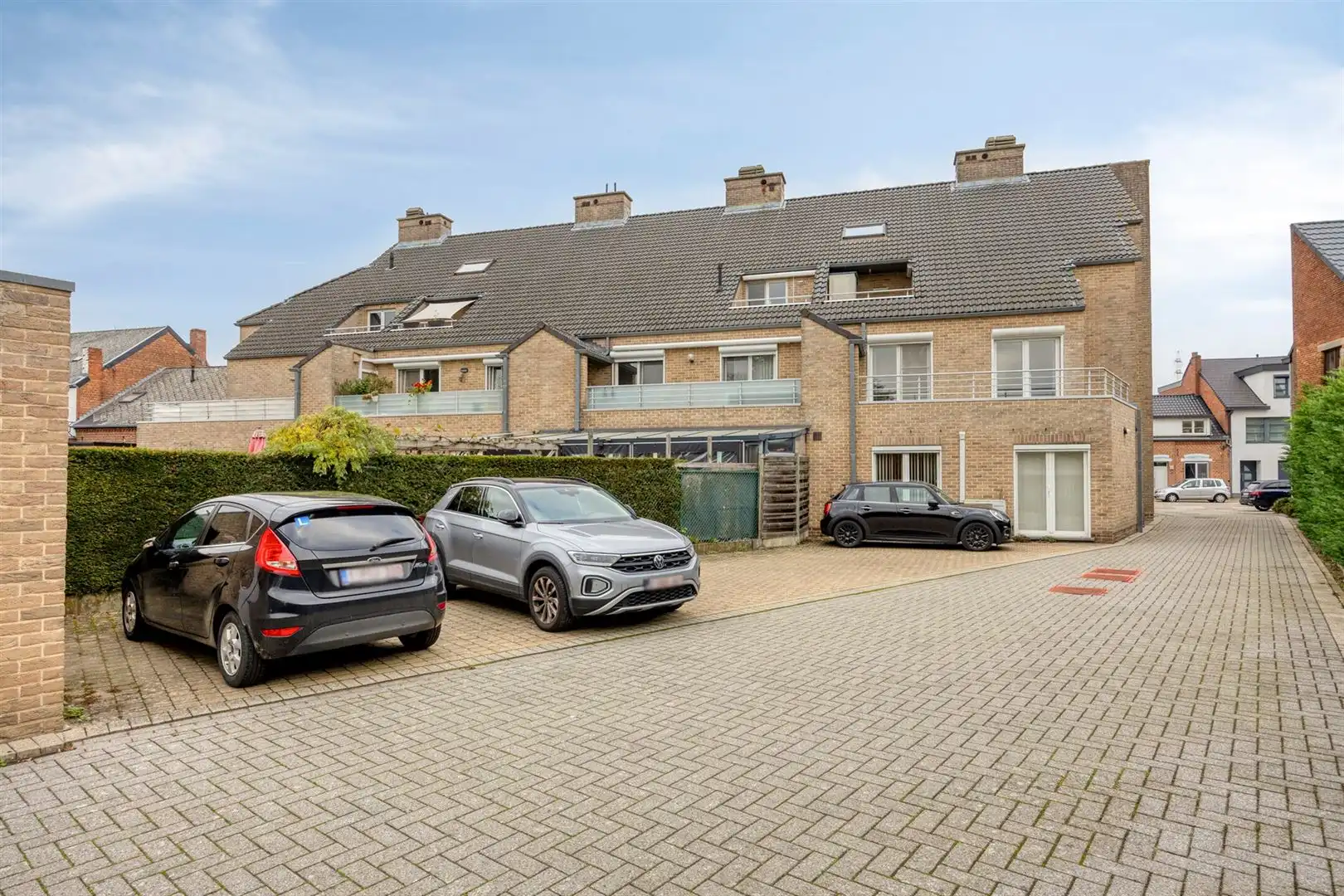TE KOOP: Appartement met 1 slaapkamer, 2 terrassen en garage in Zonhoven! foto 2