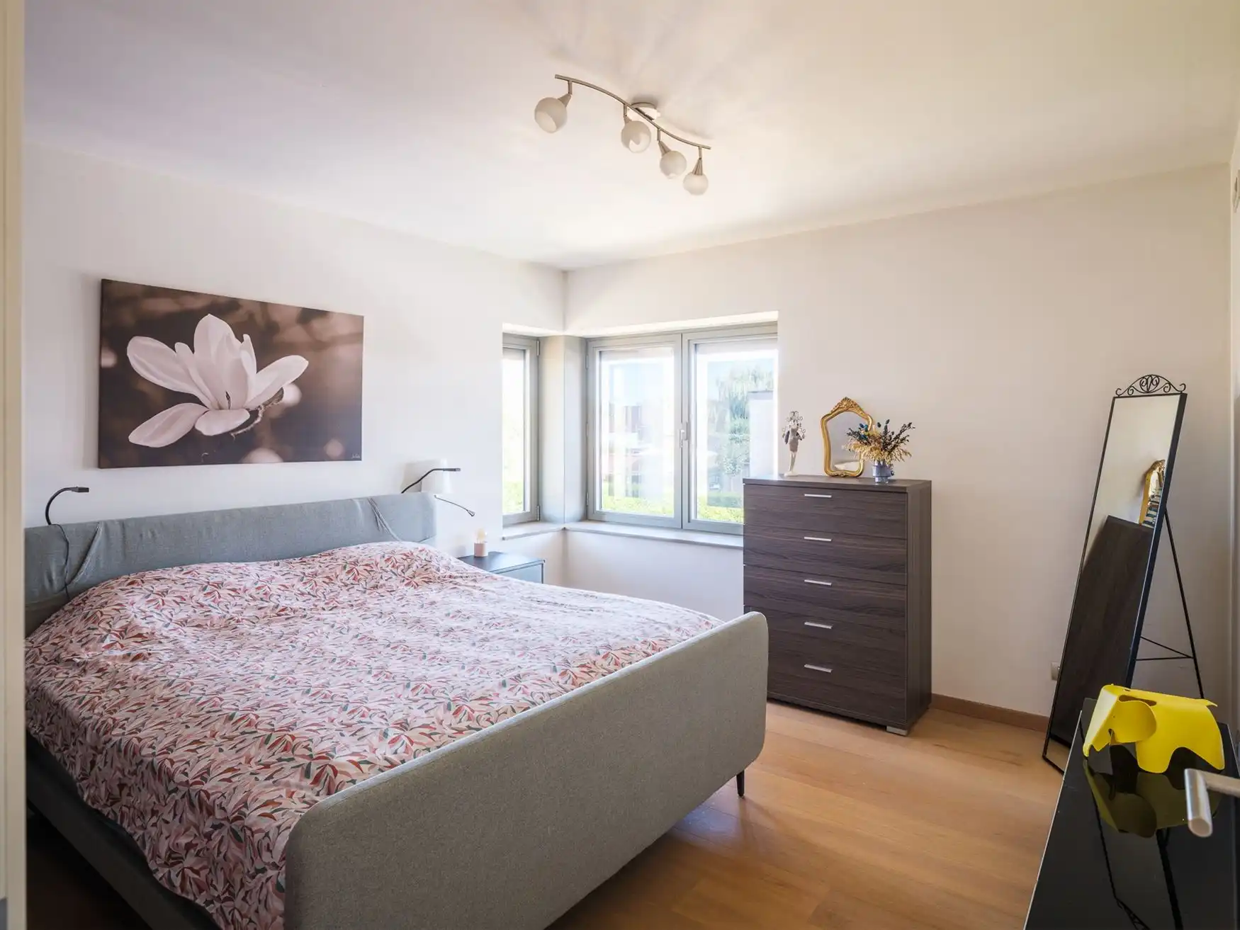 Gezinswoning met vijf slaapkamers en zwembad foto 16