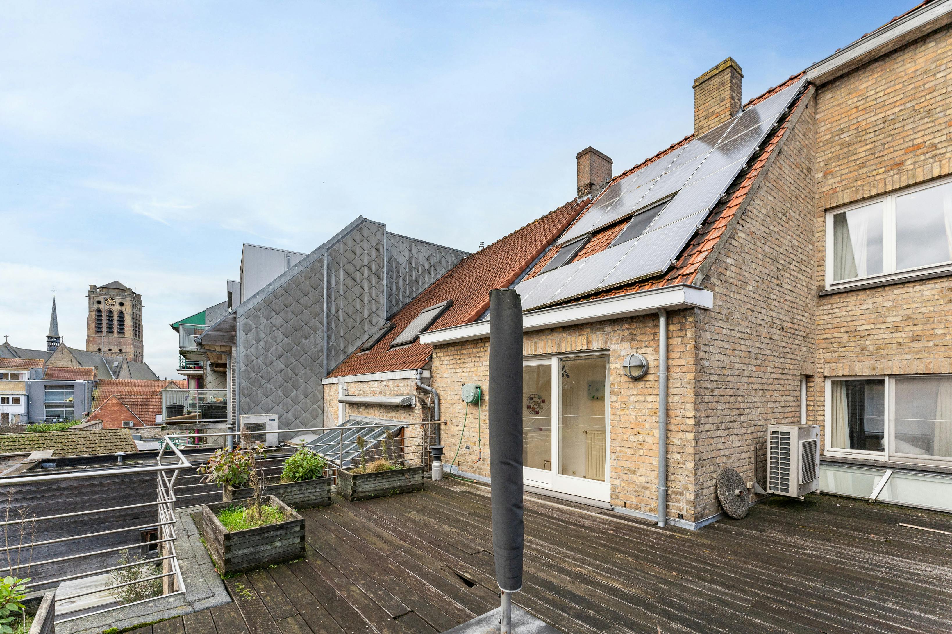 Ruime woning met handelsgelijkvloers en appartement in het centrum van Veurne. foto 20