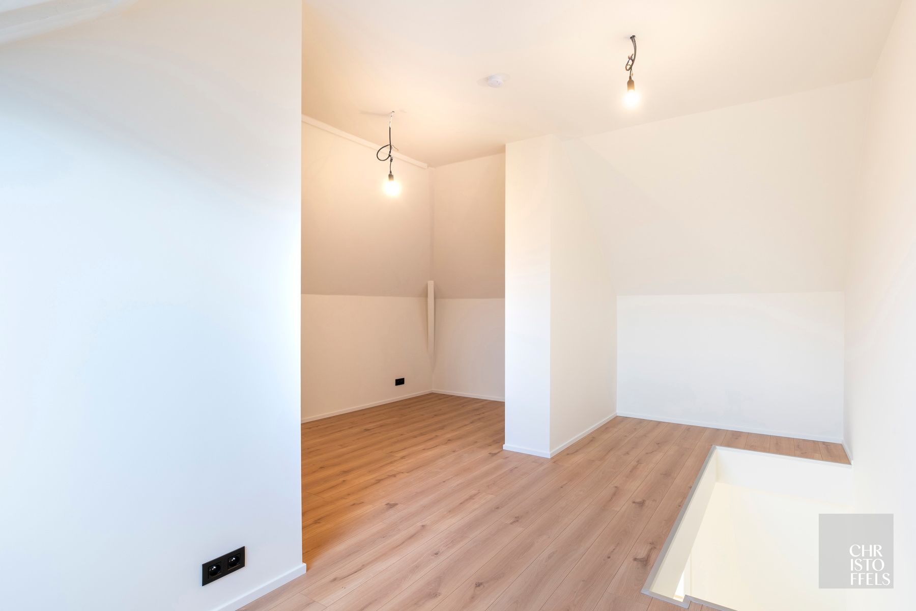 Stijlvol gerenoveerde gezinswoning met tuin op ideale locatie!  foto 14