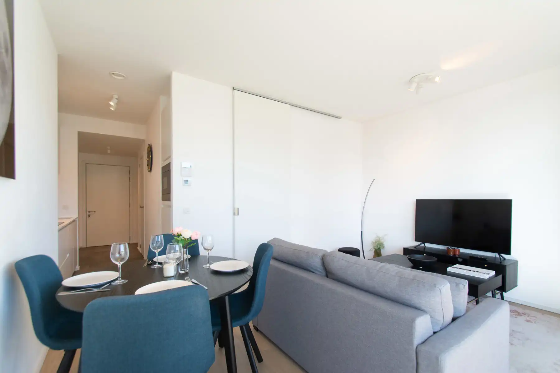 Prachtige gemeubelde studio met zicht op de Schelde foto 3