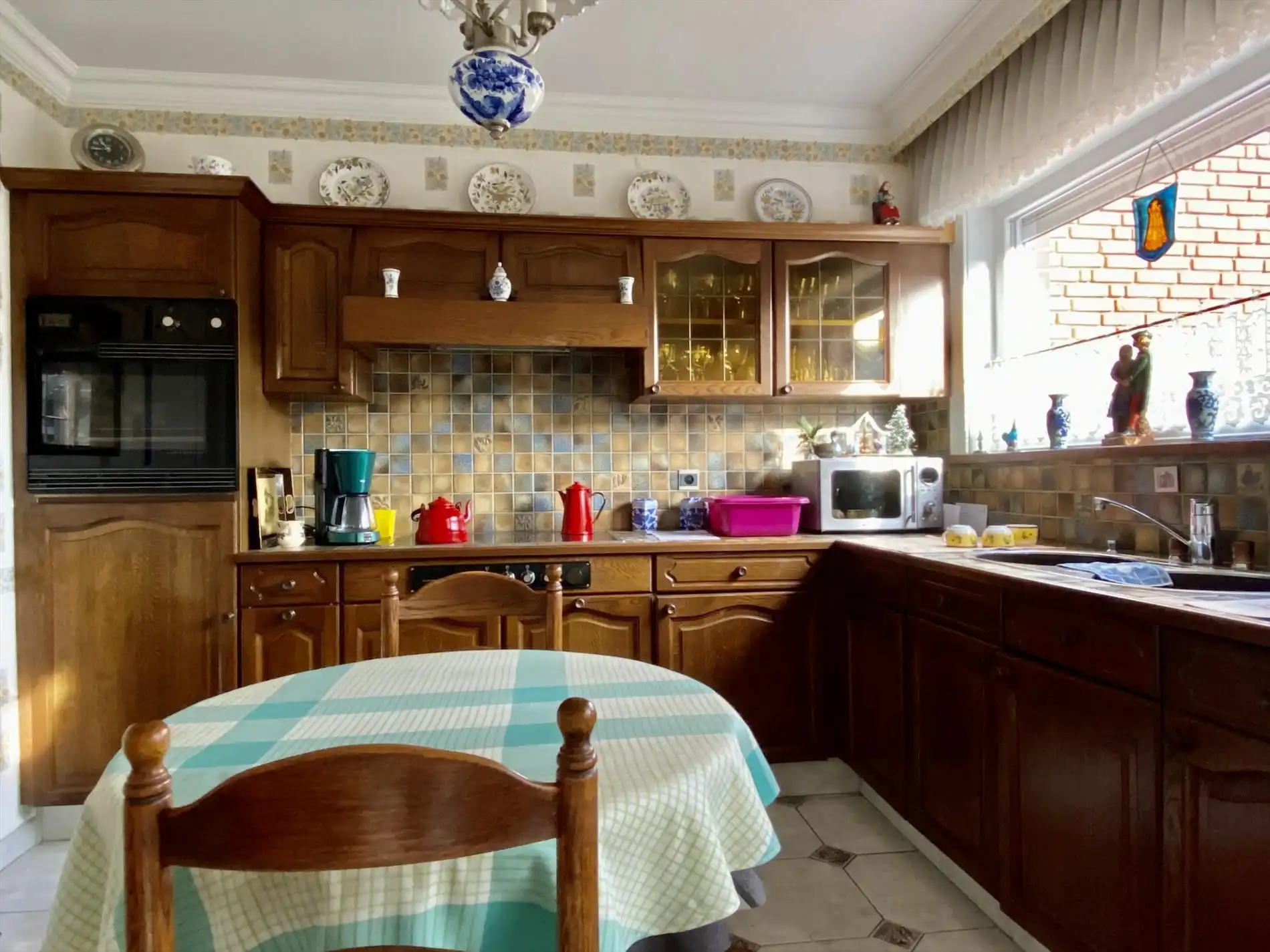 Halfopen woning in rustige buurt met 4 slaapkamers, tuin, garage. foto 6